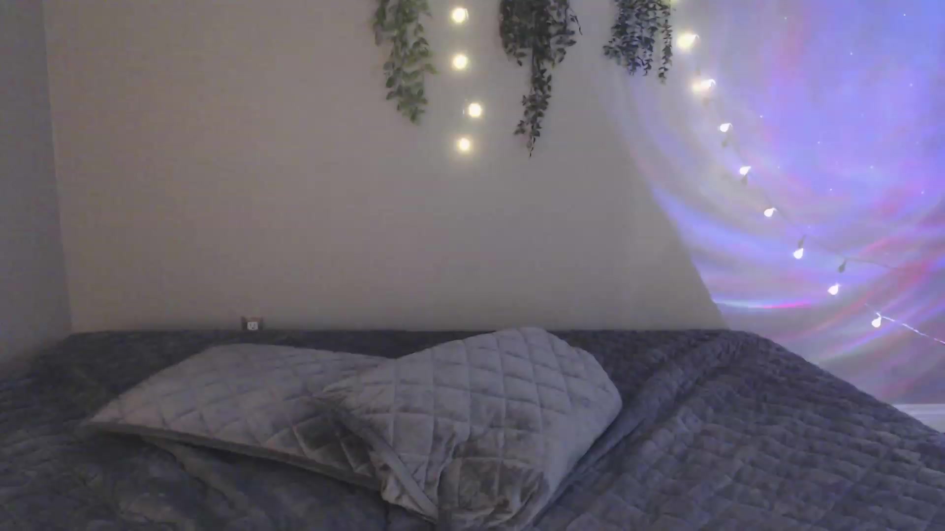 Gallery image thumbnail from Emmalovesit's myfreecams stream on, 04/24/2023, 18:59 image 17 of 20