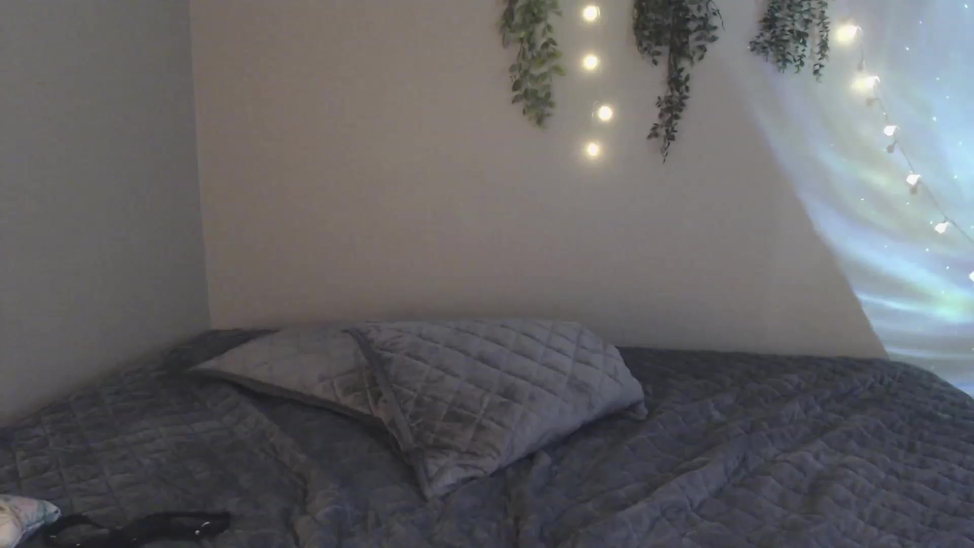 Gallery image thumbnail from Emmalovesit's myfreecams stream on, 04/24/2023, 18:59 image 10 of 20