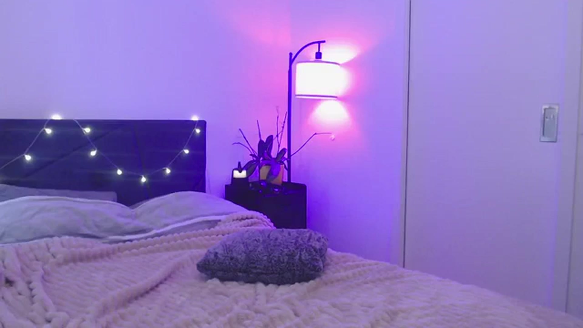 Gallery image thumbnail from Emmalovesit's myfreecams stream on, 03/20/2024, 19:56 image 7 of 20