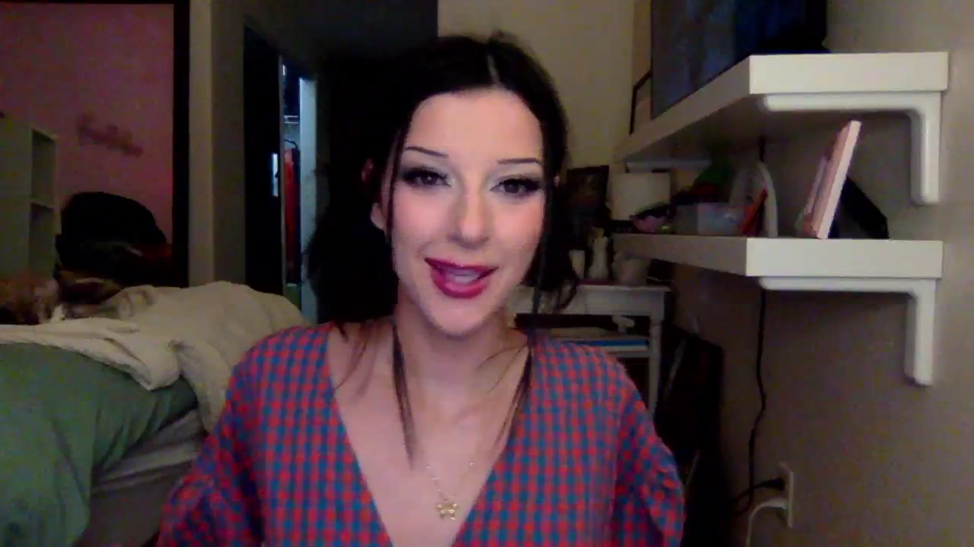 Gallery image thumbnail from Emmarose_xo's myfreecams stream on, 12/22/2025, 07:54 image 2 of 20