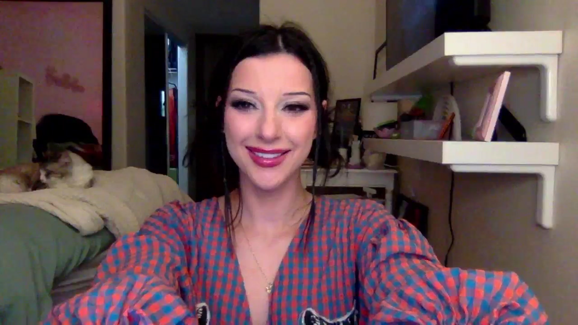 Gallery image thumbnail from Emmarose_xo's myfreecams stream on, 12/22/2025, 07:54 image 7 of 20
