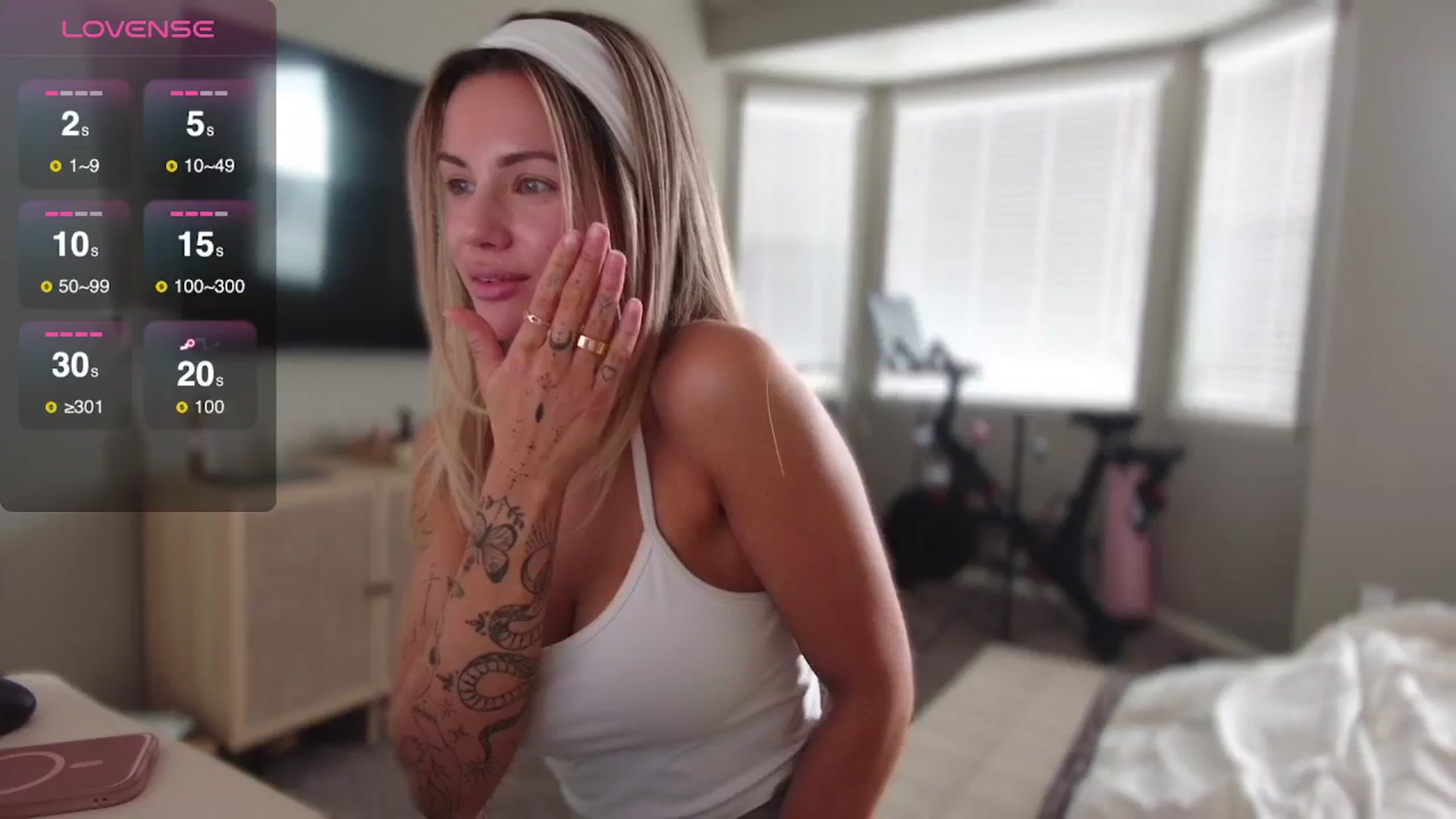 Gallery image thumbnail from EmmasSecret's myfreecams stream on, 01/05/2025, 20:08 image 16 of 20