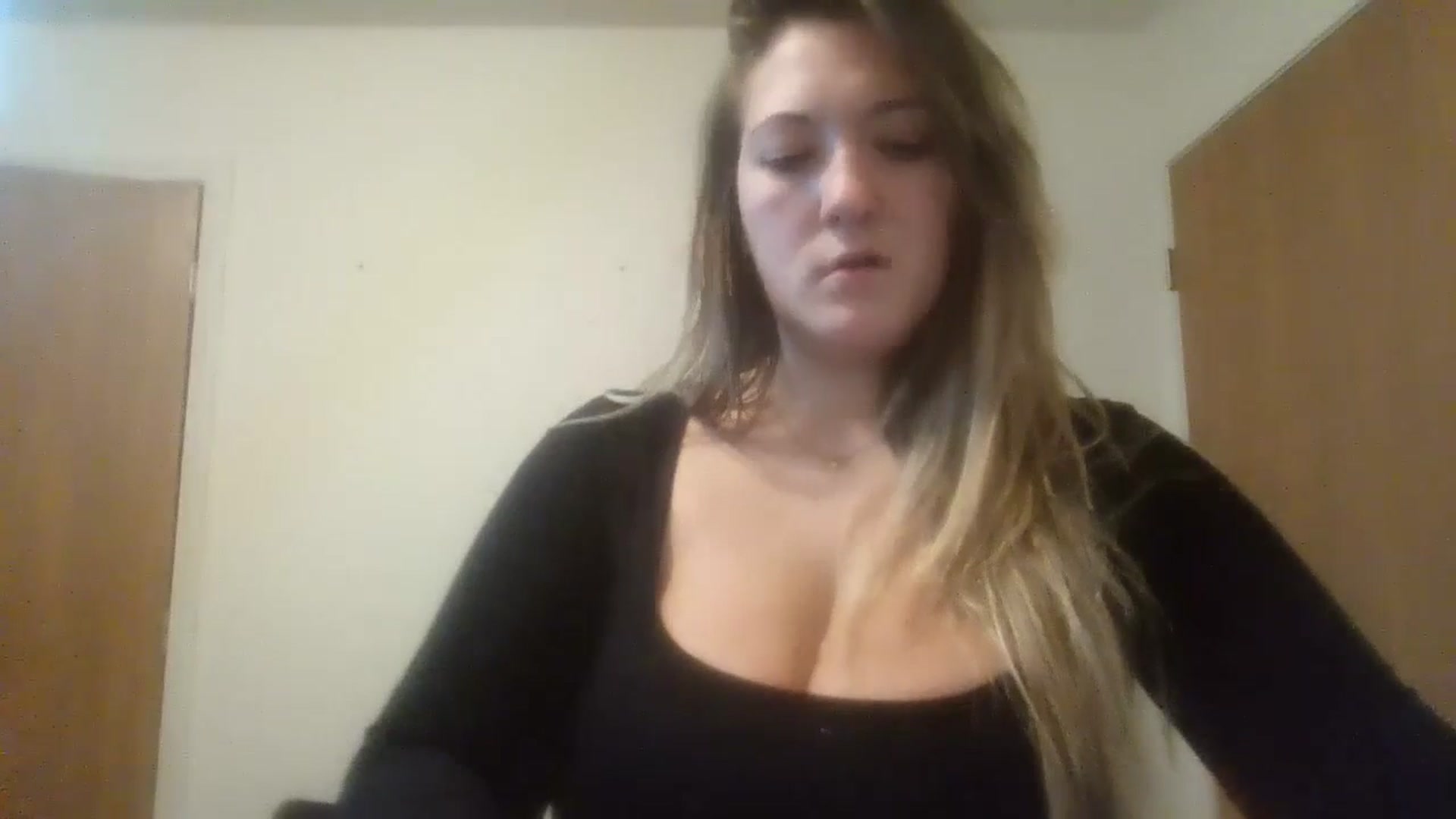 Gallery image thumbnail from EmmasVibe's myfreecams stream on, 08/25/2024, 11:34 image 17 of 20