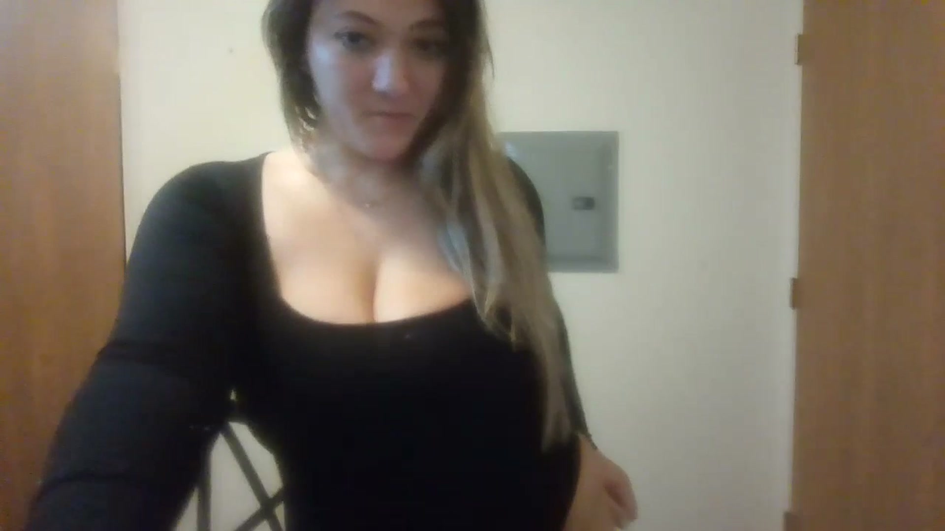 Gallery image thumbnail from EmmasVibe's myfreecams stream on, 08/25/2024, 11:34 image 18 of 20