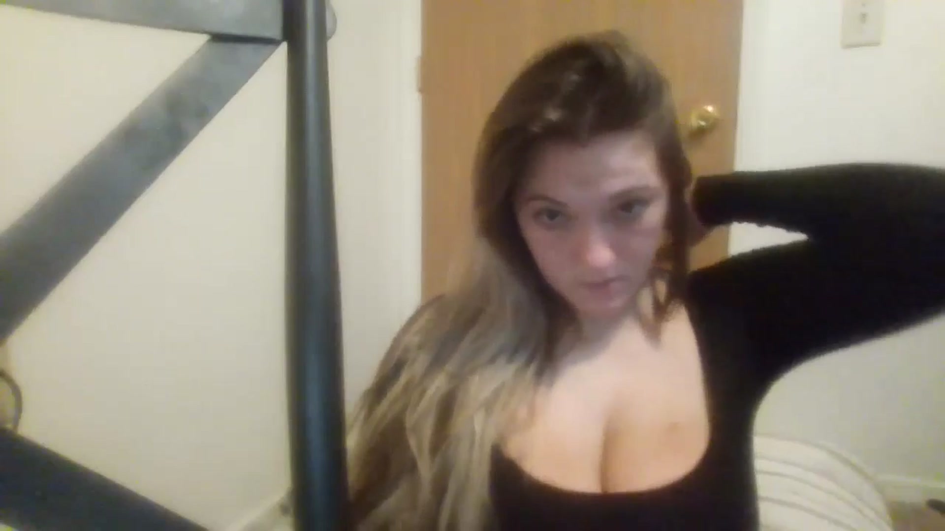 Gallery image thumbnail from EmmasVibe's myfreecams stream on, 08/25/2024, 11:34 image 13 of 20