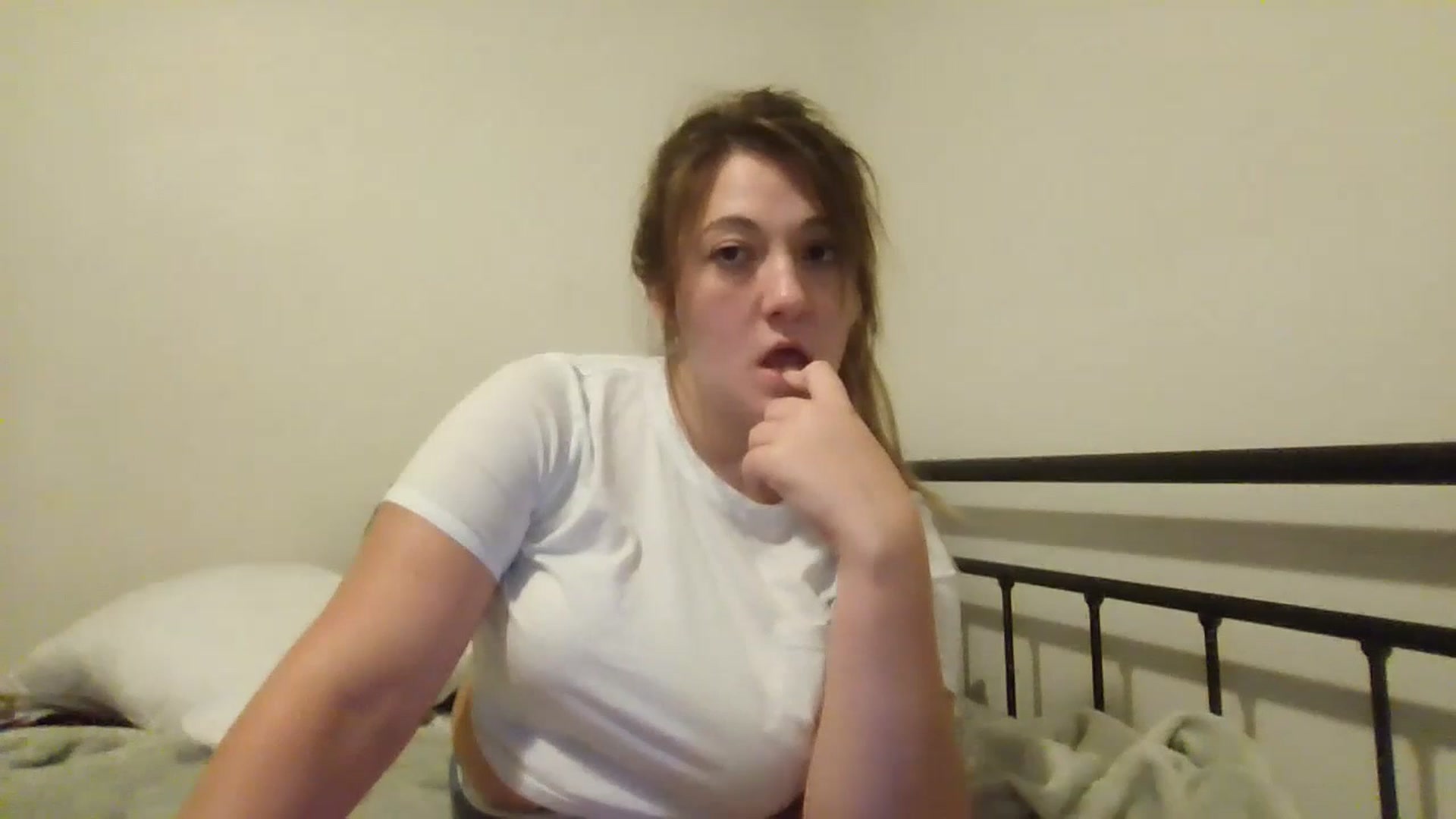 Gallery image thumbnail from EmmasVibe's myfreecams stream on, 08/26/2024, 07:35 image 12 of 20