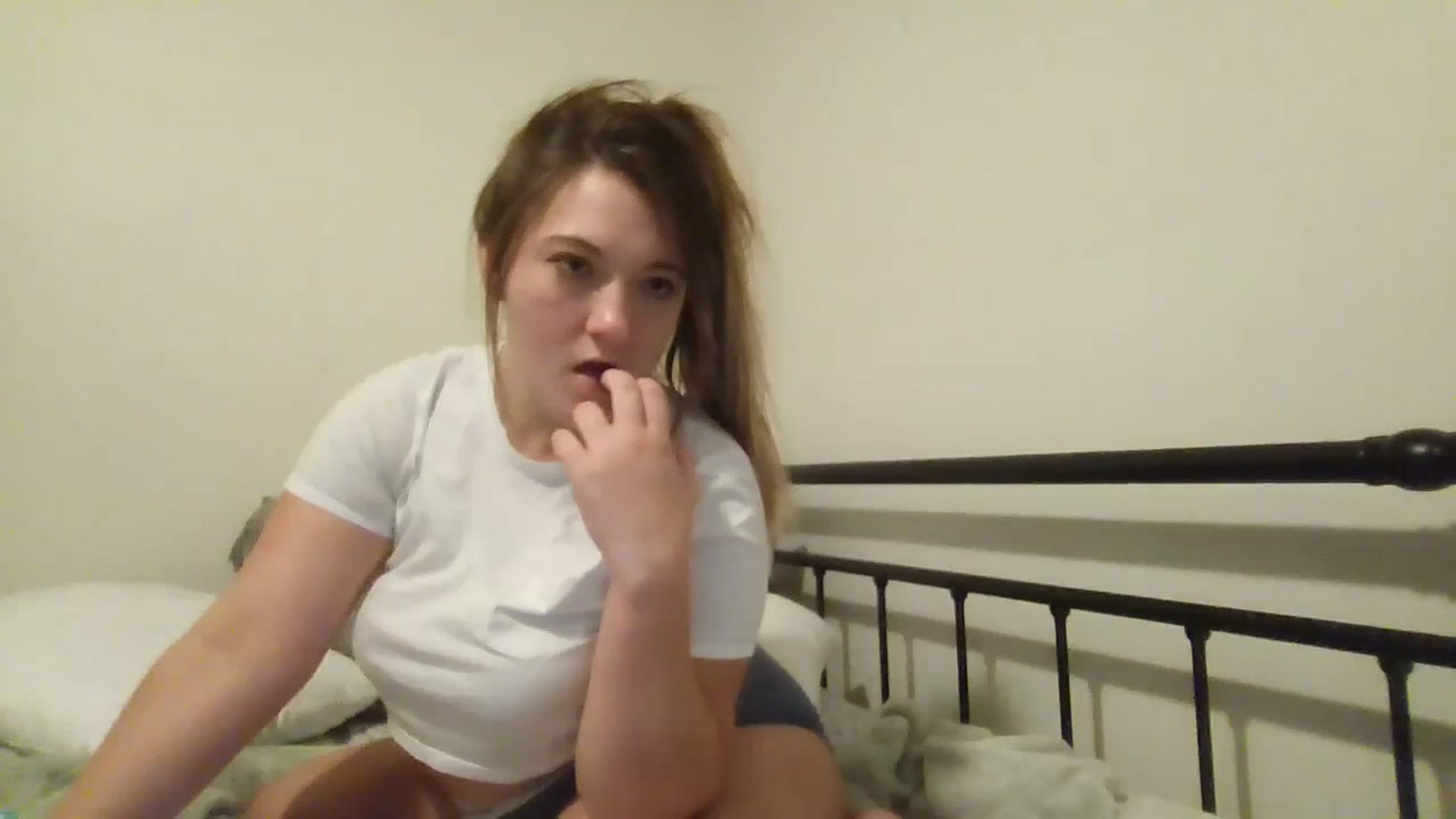 Gallery image thumbnail from EmmasVibe's myfreecams stream on, 08/26/2024, 07:56 image 11 of 20