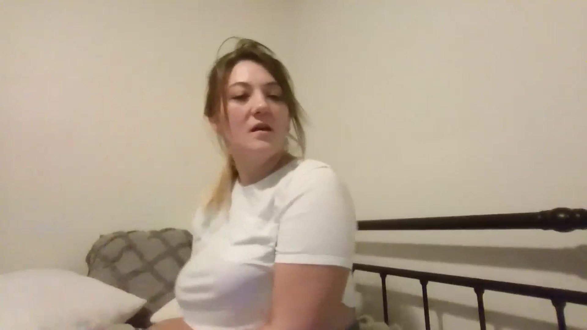 Gallery image thumbnail from EmmasVibe's myfreecams stream on, 08/26/2024, 07:56 image 7 of 20