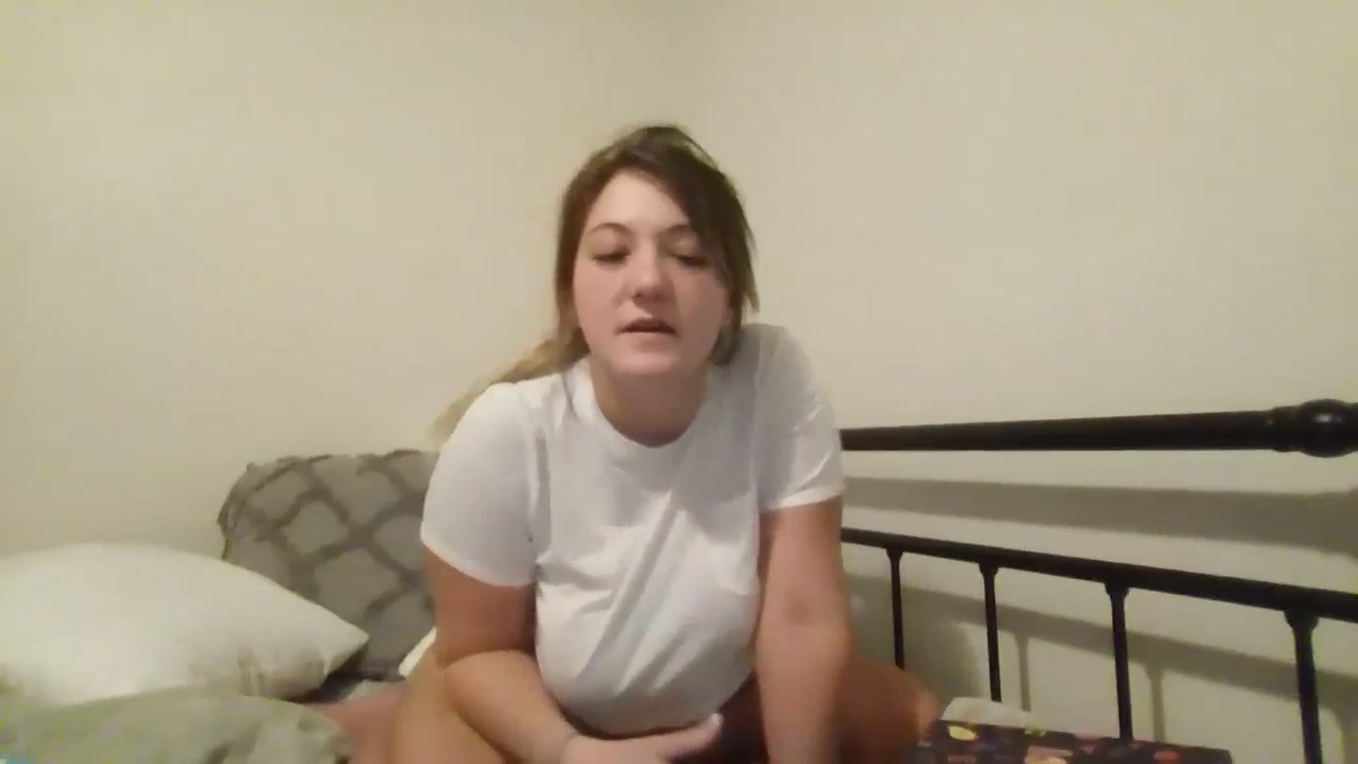 Gallery image thumbnail from EmmasVibe's myfreecams stream on, 08/26/2024, 07:56 image 15 of 20