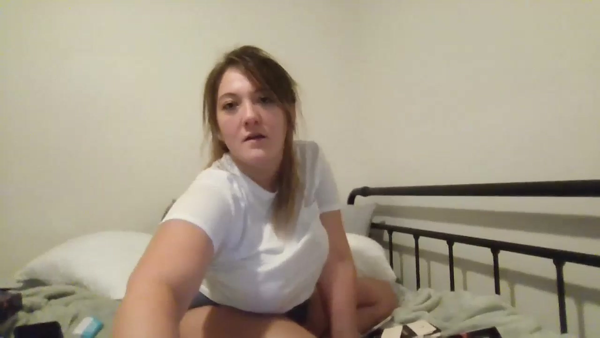 Gallery image thumbnail from EmmasVibe's myfreecams stream on, 08/26/2024, 08:13 image 10 of 20