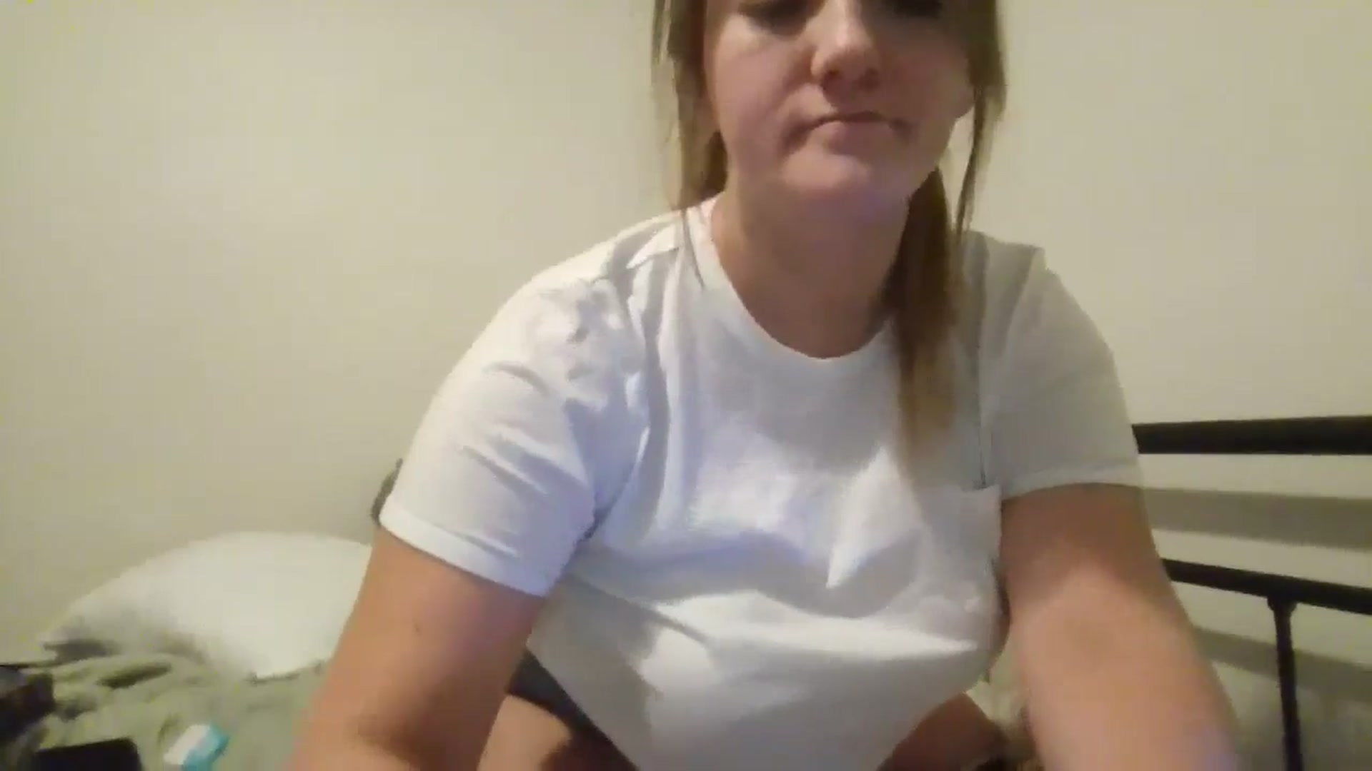 Gallery image thumbnail from EmmasVibe's myfreecams stream on, 08/26/2024, 08:13 image 6 of 20