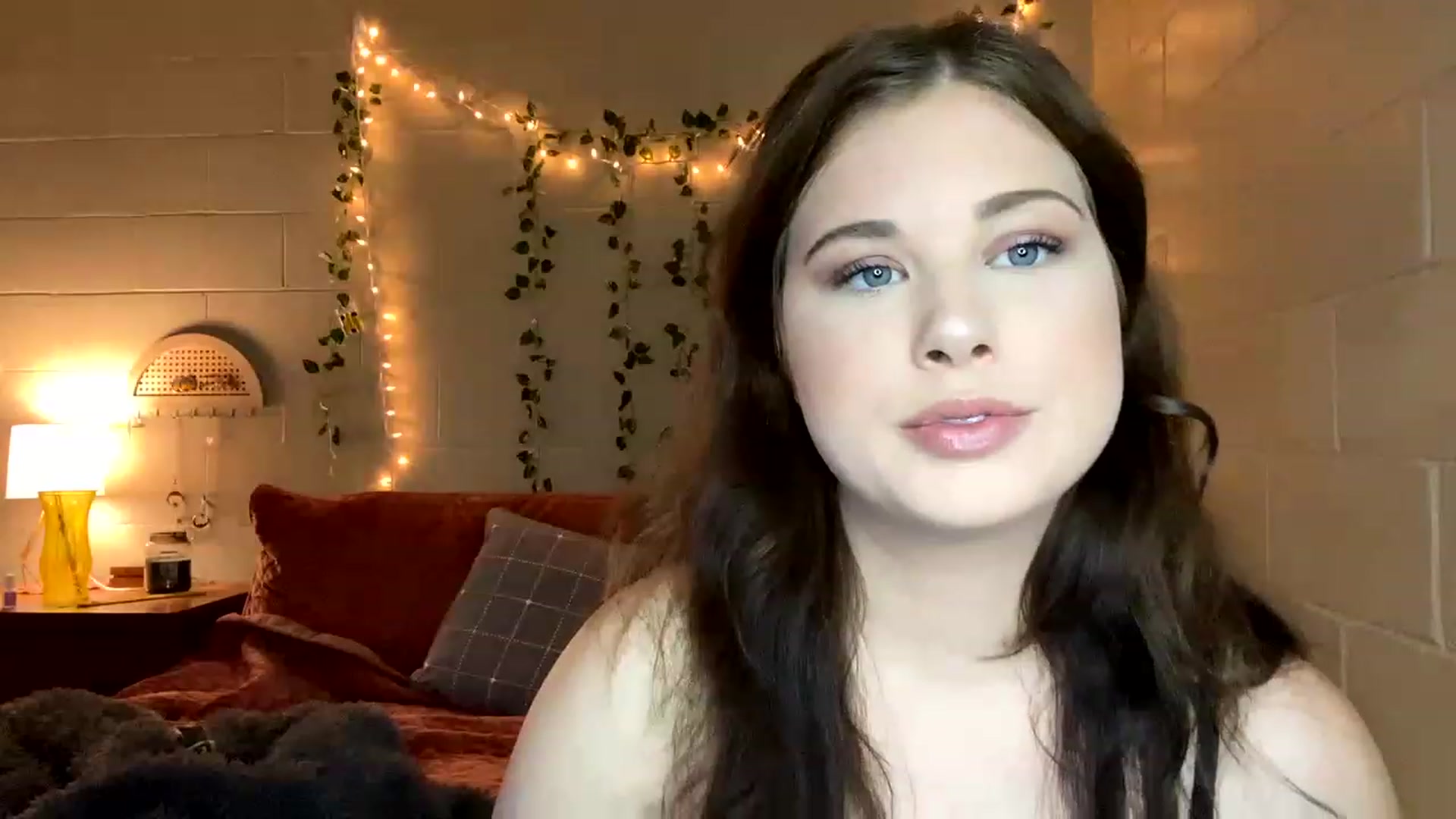 Gallery image thumbnail from Emmasworldd's myfreecams stream on, 12/01/2022, 15:44 image 9 of 20