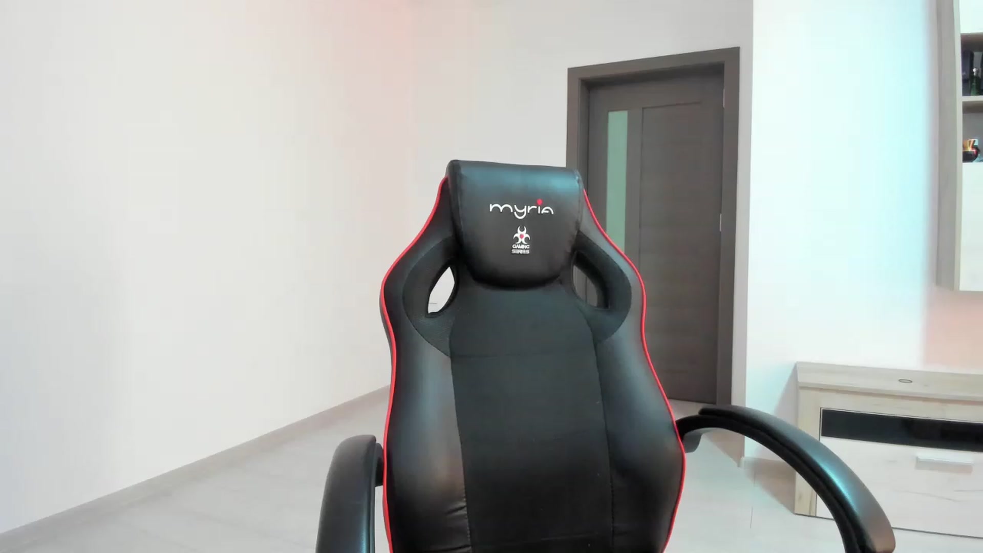 Gallery image thumbnail from Emmaxxx6666's myfreecams stream on, 02/11/2023, 07:12 image 12 of 20