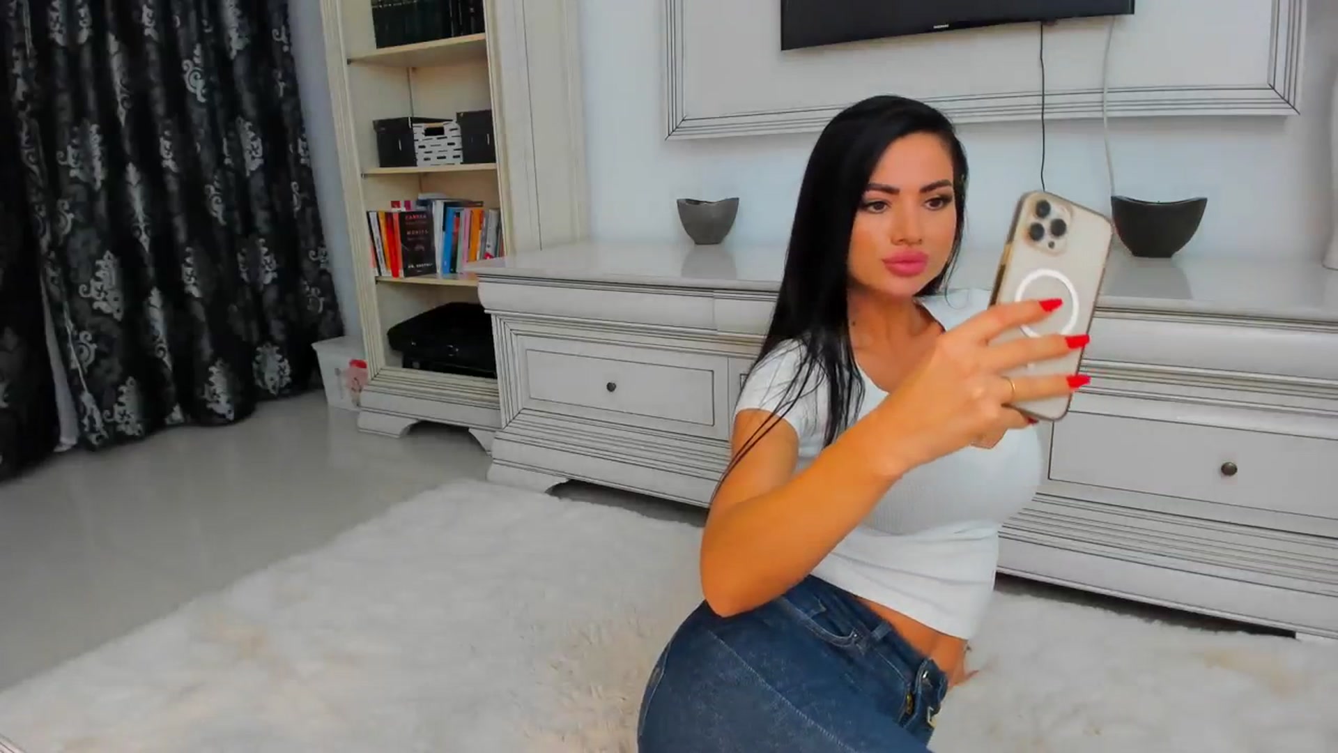 Gallery image thumbnail from Emmazing_'s myfreecams stream on, 10/06/2023, 17:40 image 9 of 20