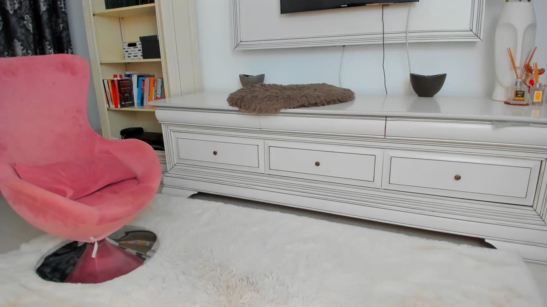 Gallery image thumbnail from Emmazing_'s myfreecams stream on, 10/27/2023, 18:58 image 9 of 20