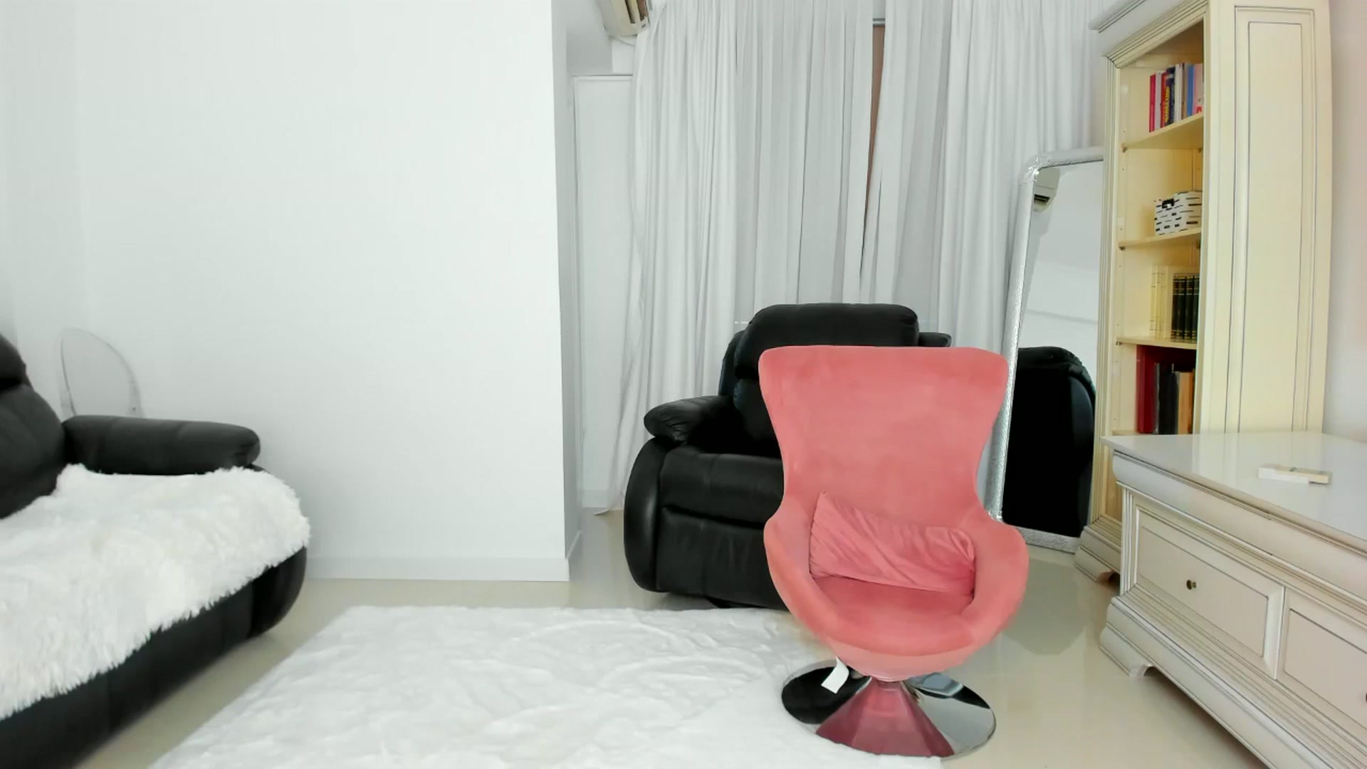 Gallery image thumbnail from Emmazing_'s myfreecams stream on, 08/16/2025, 16:11 image 9 of 20