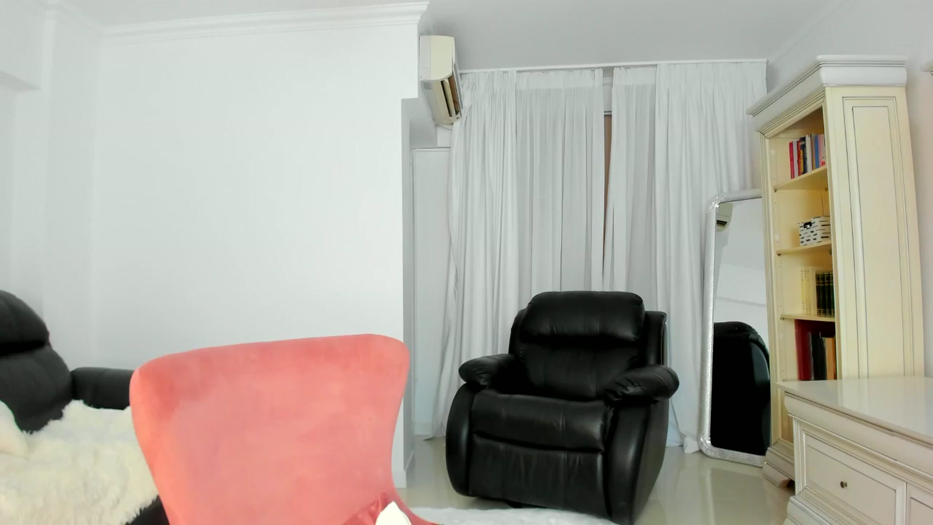 Gallery image thumbnail from Emmazing_'s myfreecams stream on, 08/16/2025, 20:47 image 3 of 20