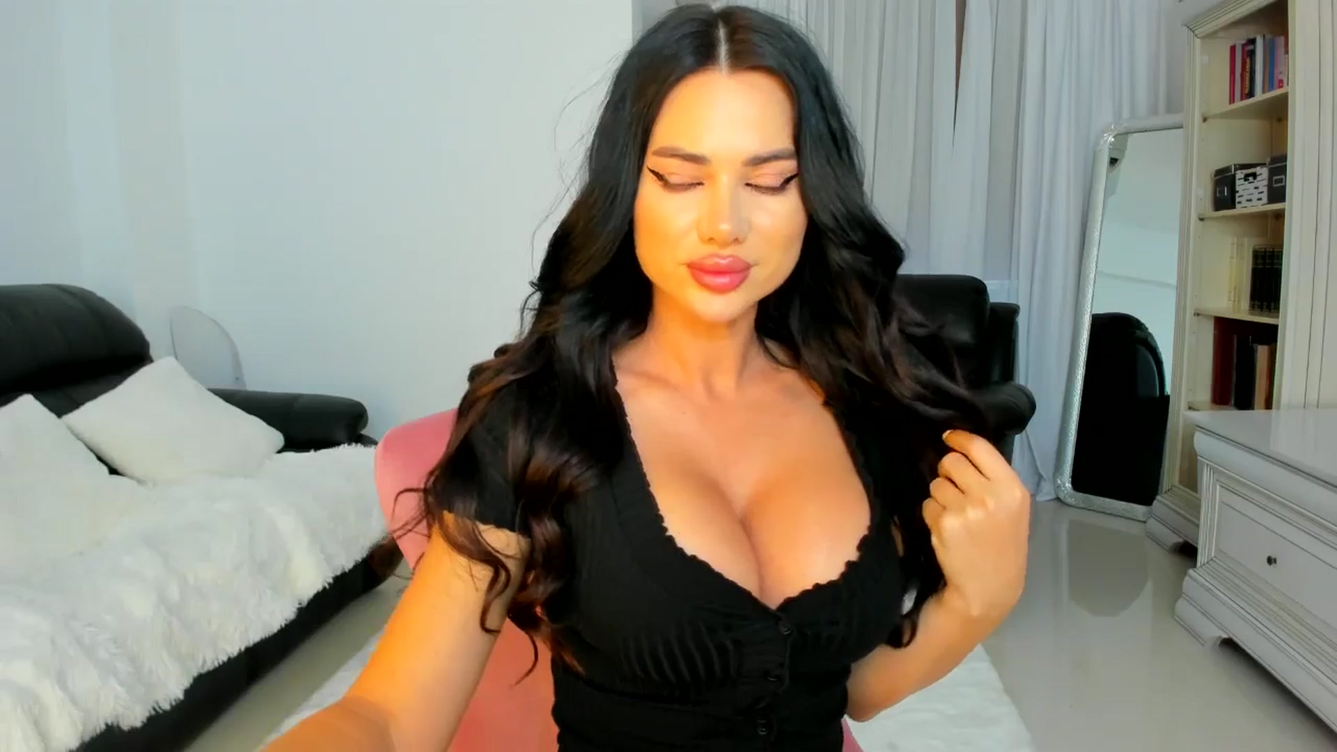 Gallery image thumbnail from Emmazing_'s myfreecams stream on, 09/05/2025, 13:45 image 5 of 20