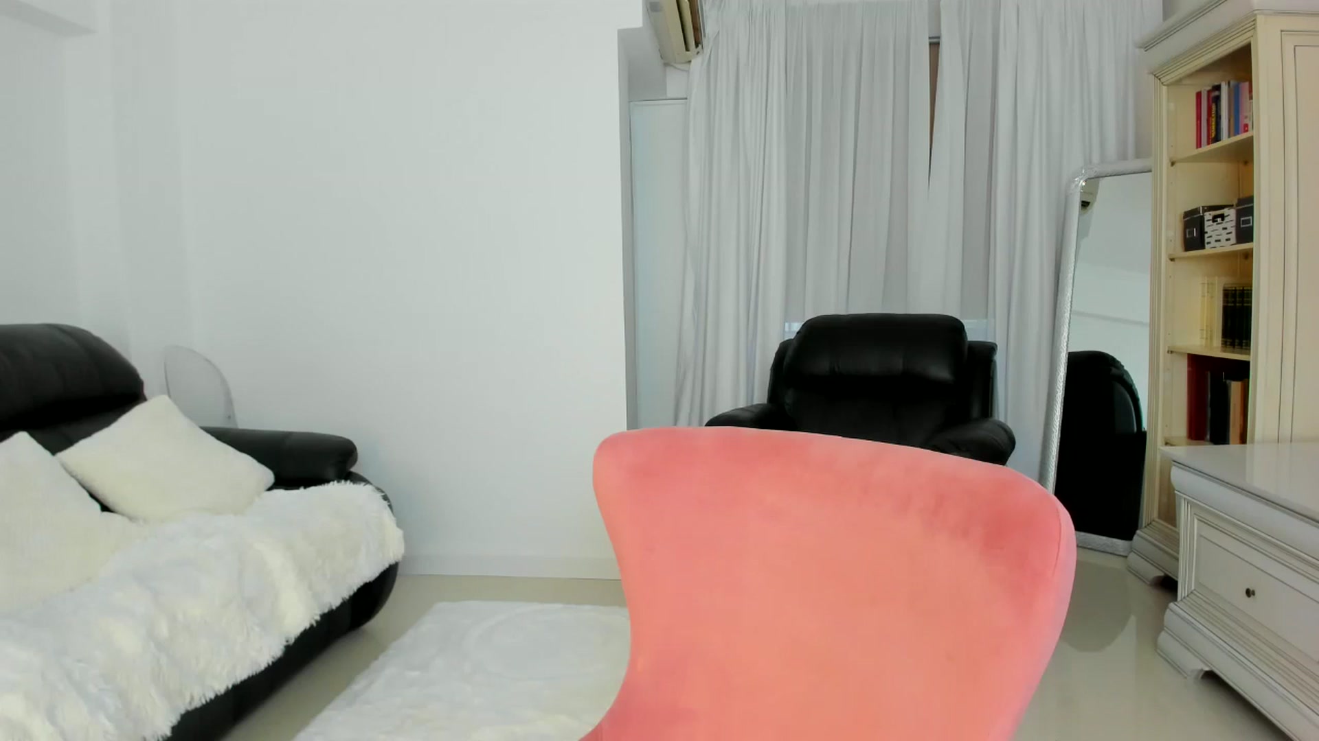 Gallery image thumbnail from Emmazing_'s myfreecams stream on, 09/05/2025, 13:45 image 9 of 20