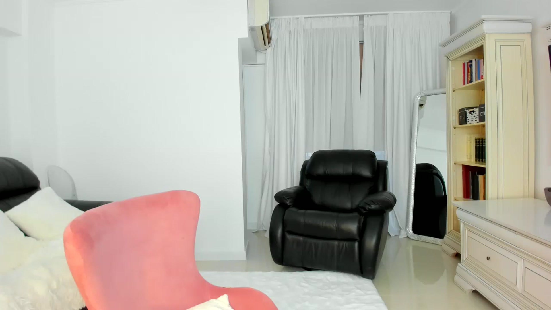 Gallery image thumbnail from Emmazing_'s myfreecams stream on, 09/05/2025, 17:21 image 6 of 20