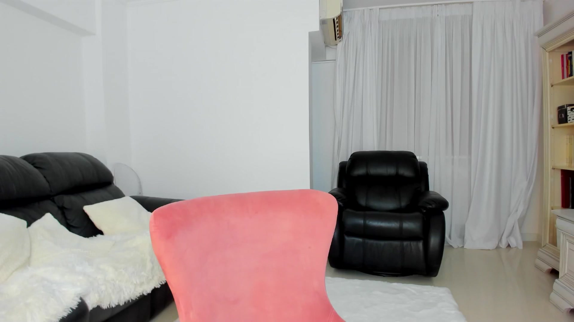 Gallery image thumbnail from Emmazing_'s myfreecams stream on, 09/12/2025, 16:29 image 2 of 20