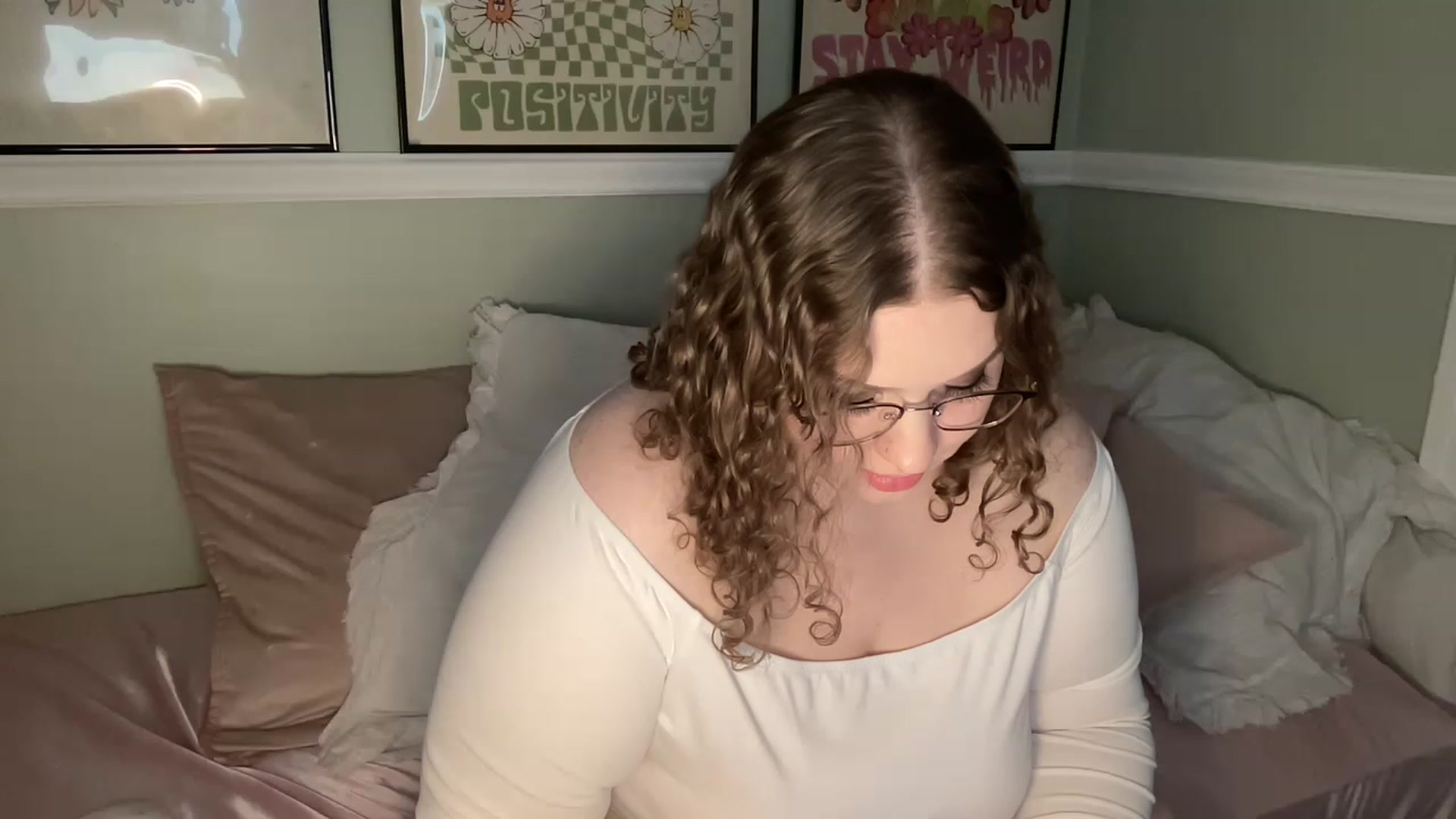Gallery image thumbnail from EmmieXo's myfreecams stream on, 11/22/2022, 16:31 image 20 of 20