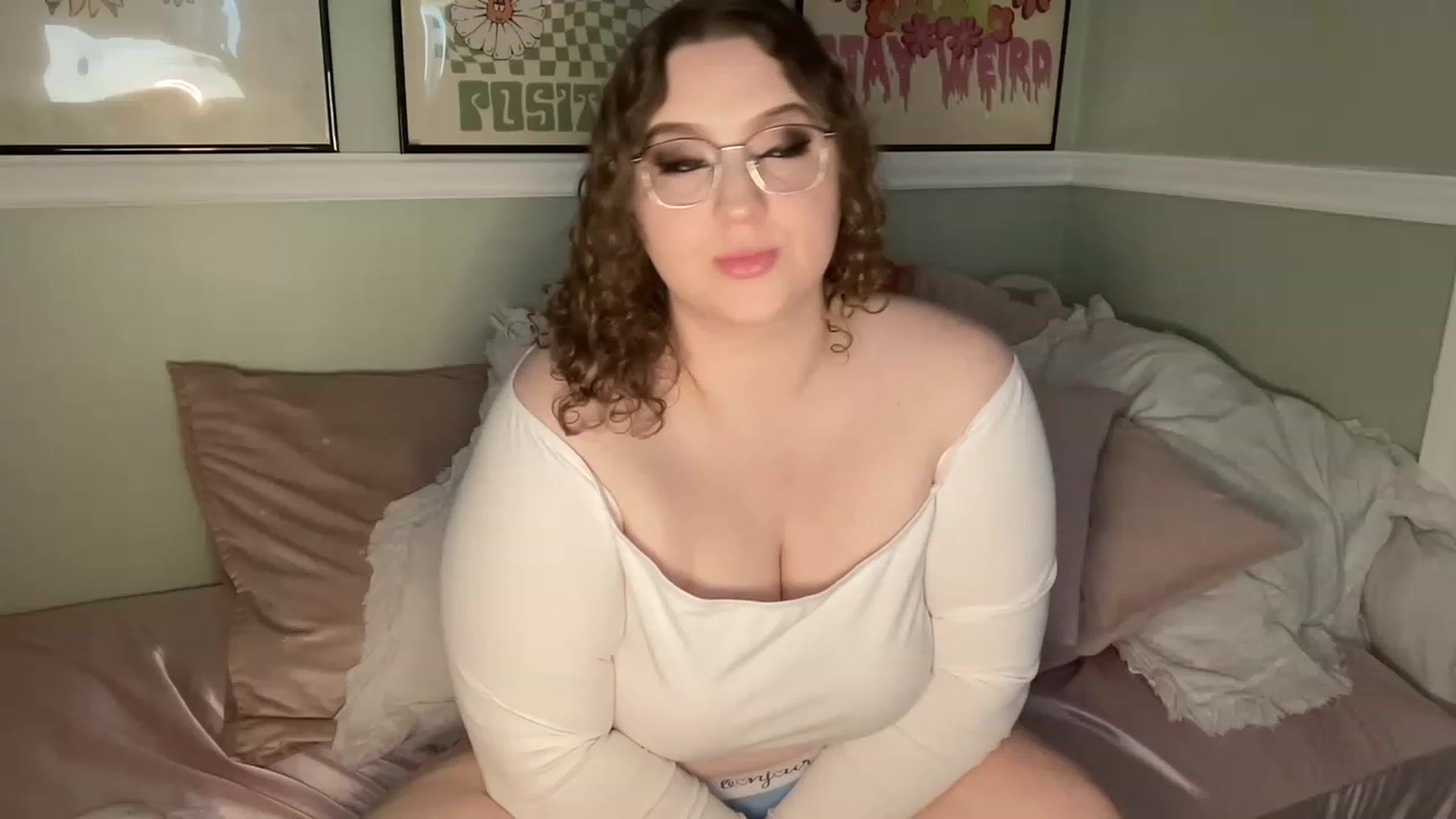 Gallery image thumbnail from EmmieXo's myfreecams stream on, 11/22/2022, 16:31 image 5 of 20