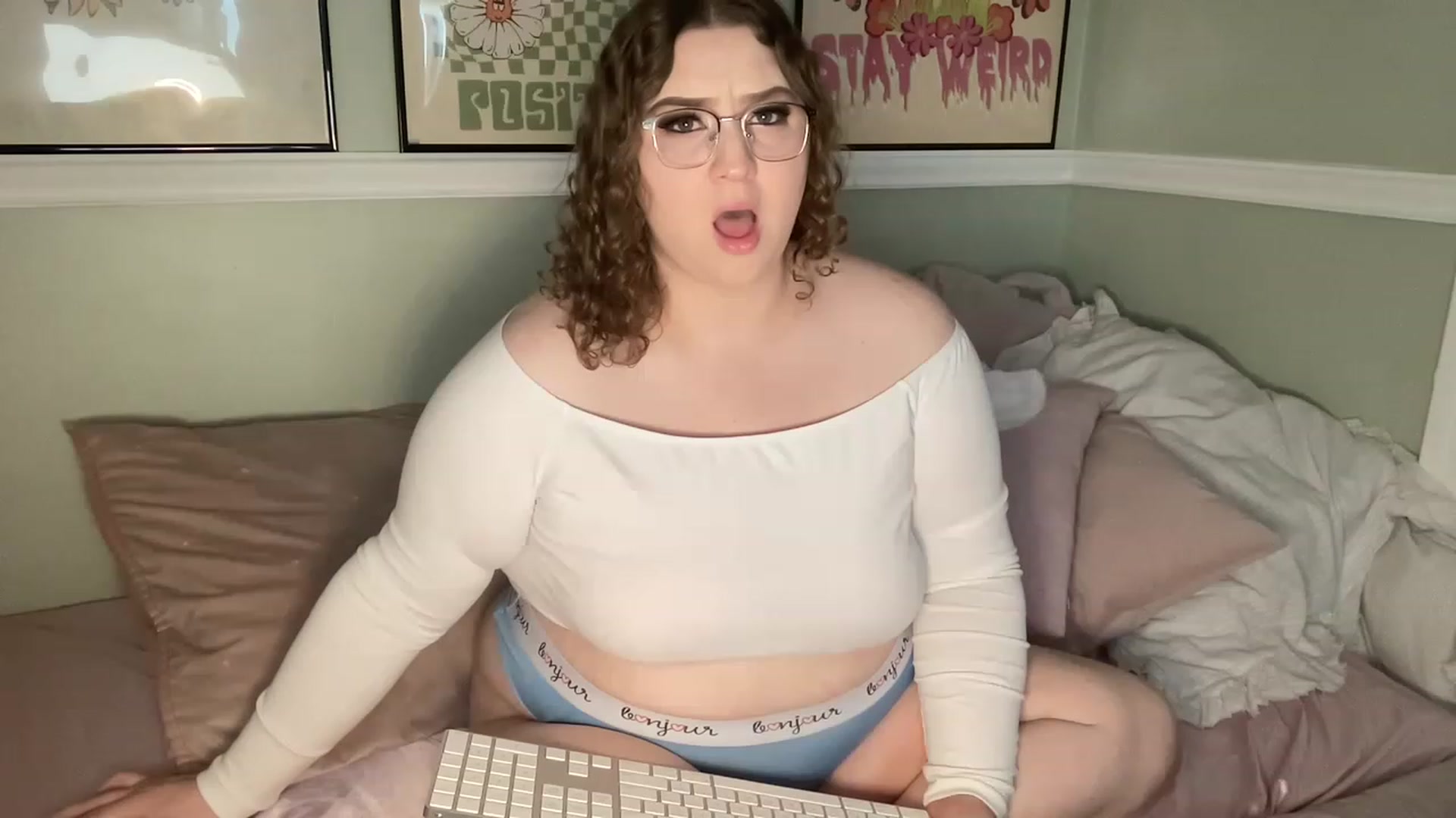 Gallery image thumbnail from EmmieXo's myfreecams stream on, 11/22/2022, 17:22 image 10 of 20