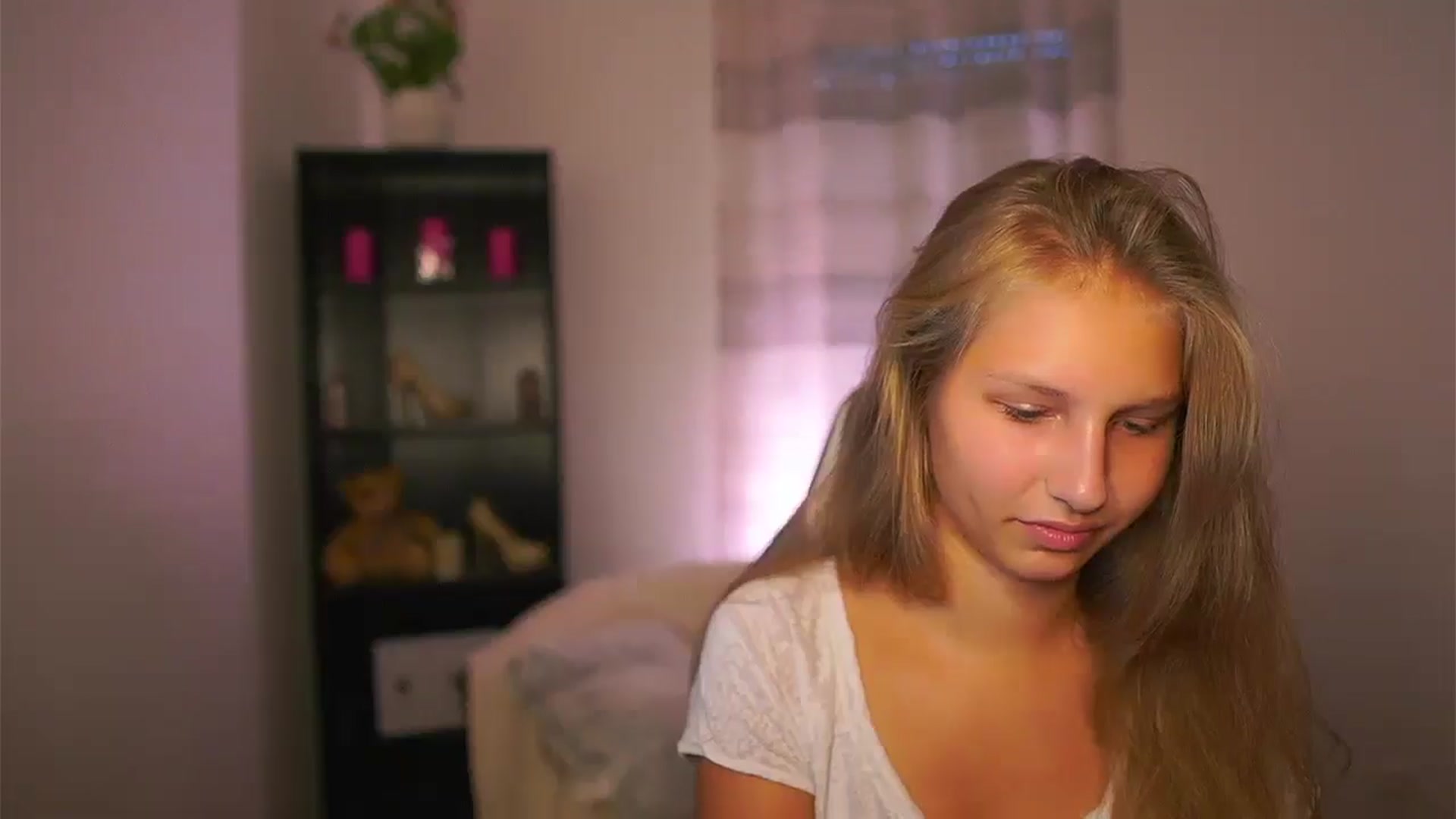 Gallery image thumbnail from Emmie_murray's myfreecams stream on, 09/26/2025, 15:35 image 10 of 20