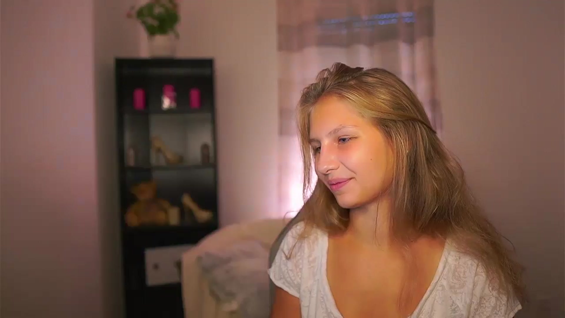 Gallery image thumbnail from Emmie_murray's myfreecams stream on, 09/26/2025, 15:35 image 11 of 20