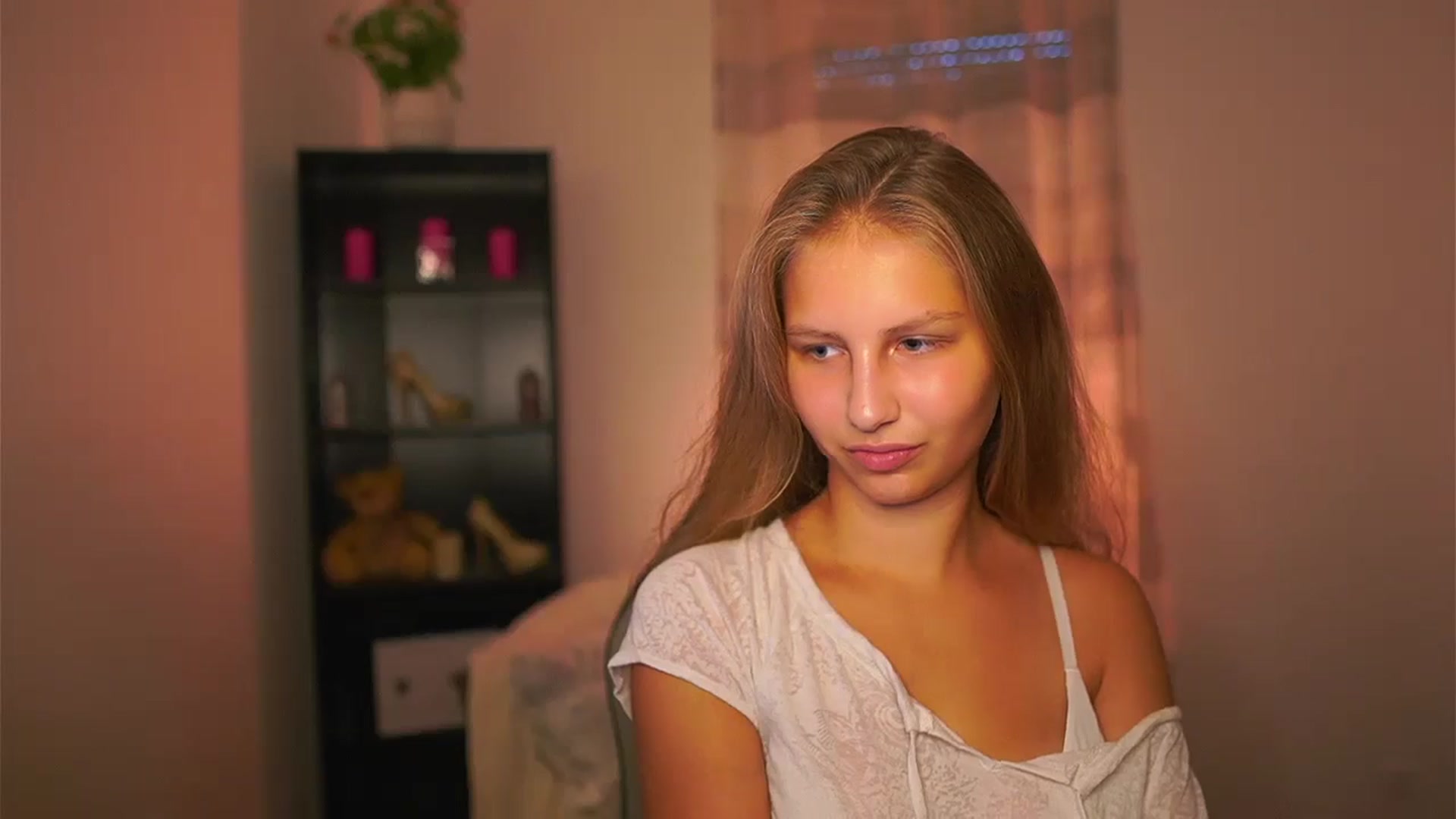 Gallery image thumbnail from Emmie_murray's myfreecams stream on, 09/26/2025, 15:35 image 5 of 20