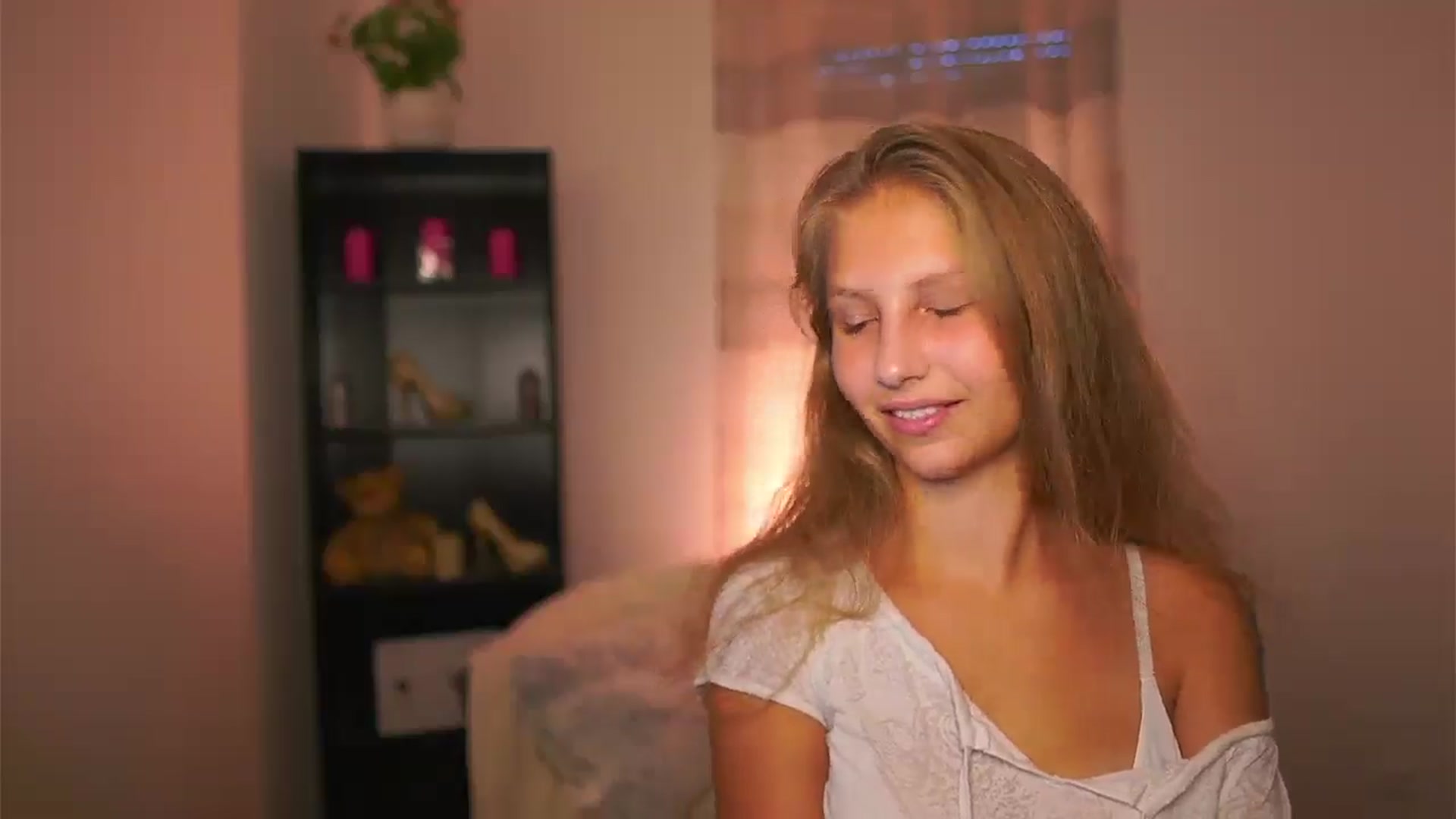 Gallery image thumbnail from Emmie_murray's myfreecams stream on, 09/26/2025, 15:35 image 3 of 20