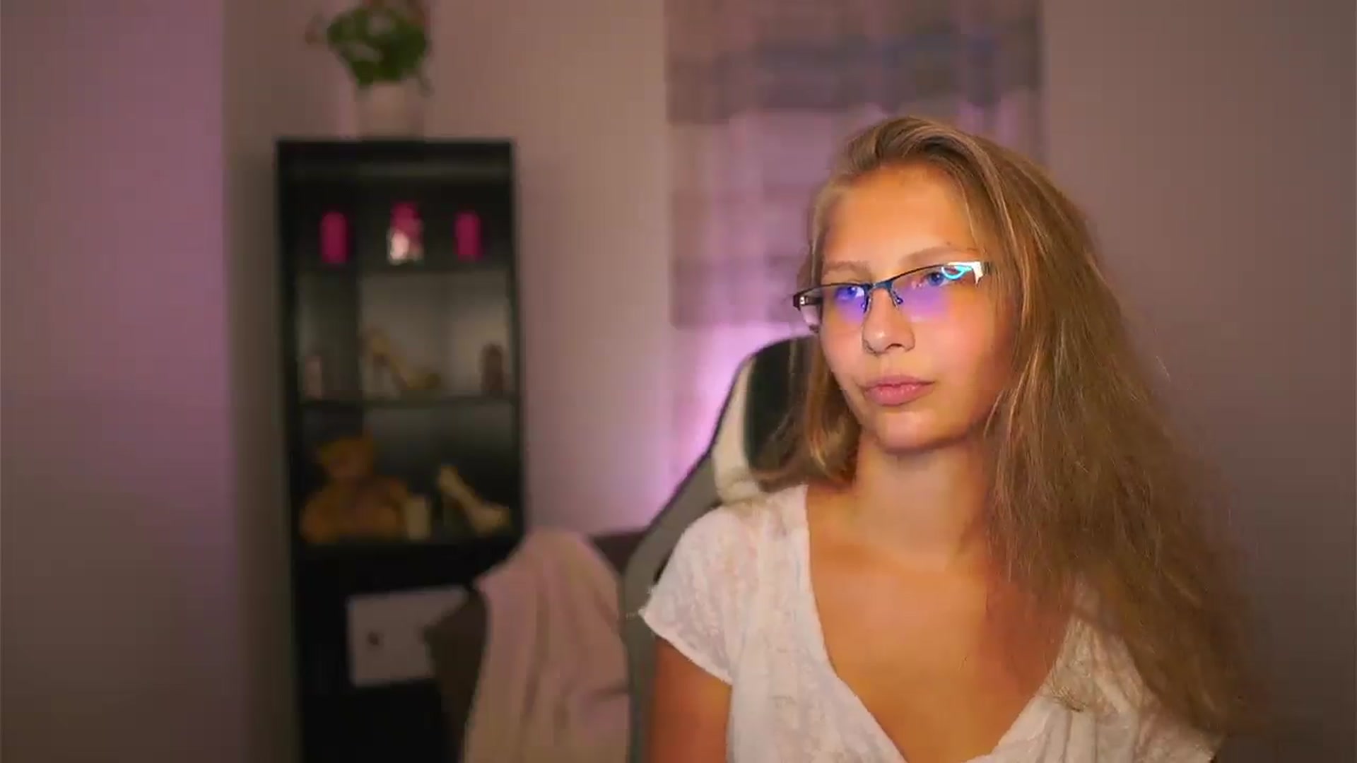 Gallery image thumbnail from Emmie_murray's myfreecams stream on, 09/26/2025, 17:03 image 8 of 20