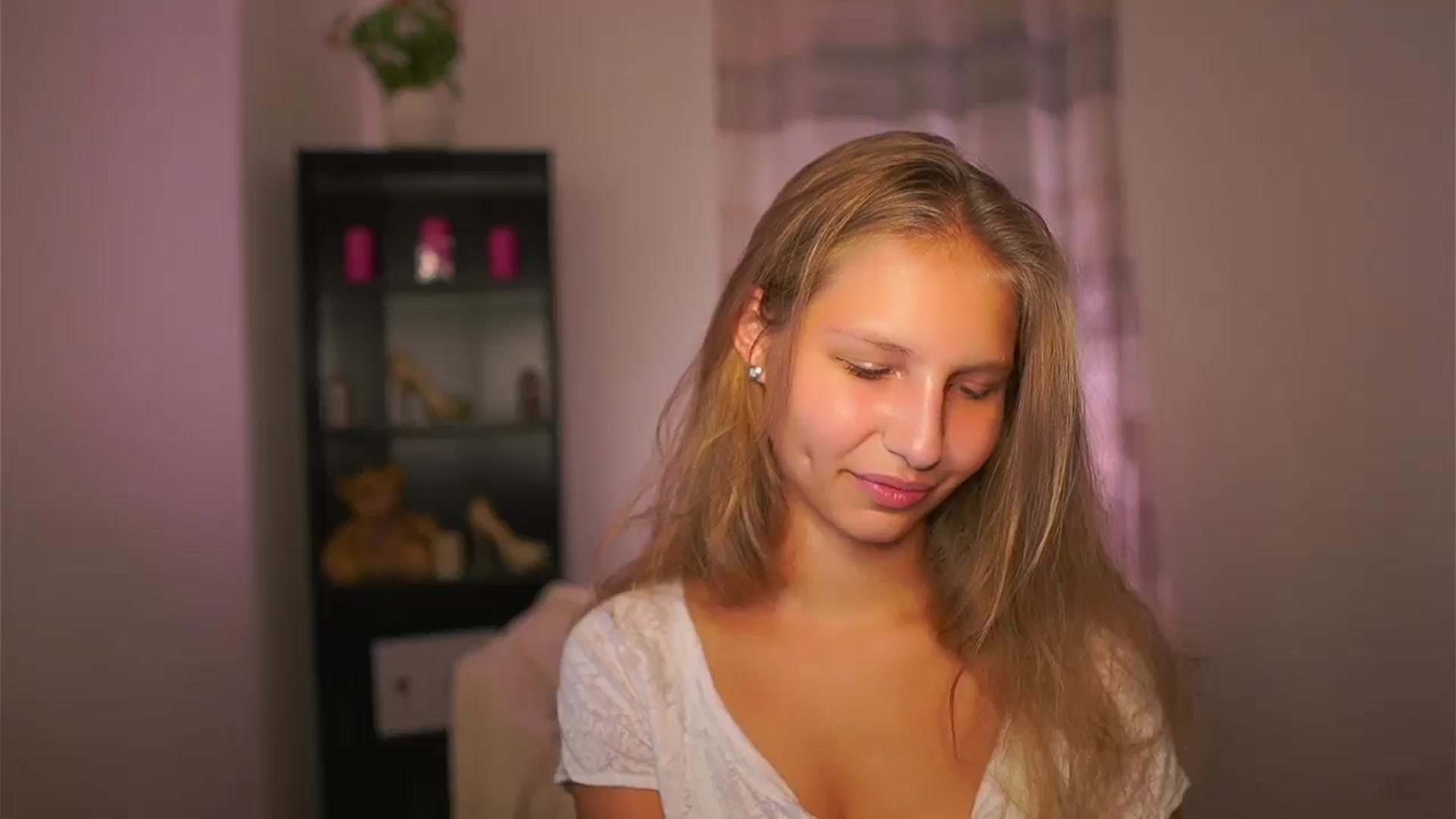 Gallery image thumbnail from Emmie_murray's myfreecams stream on, 09/26/2025, 17:03 image 15 of 20