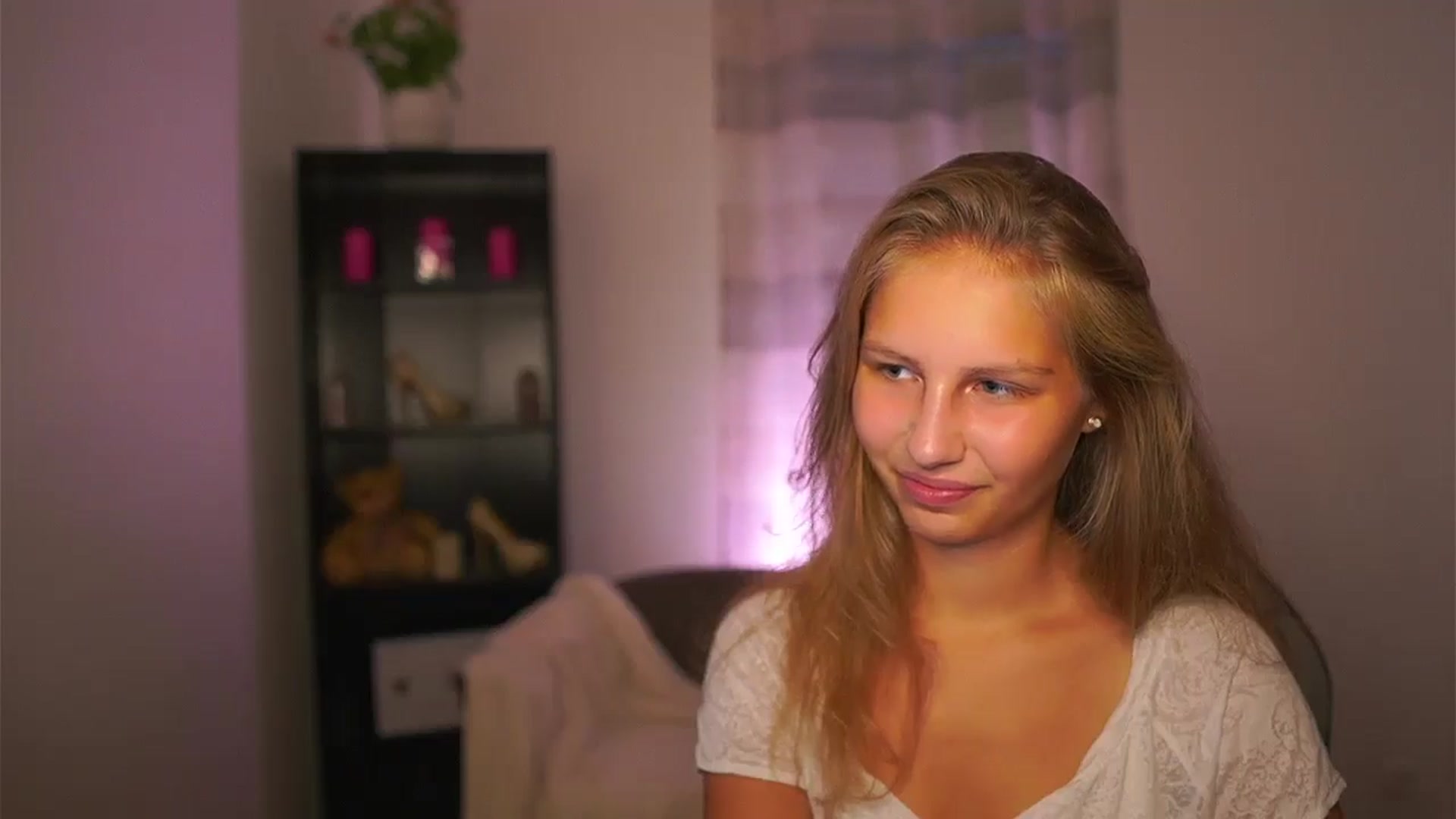 Gallery image thumbnail from Emmie_murray's myfreecams stream on, 09/26/2025, 17:03 image 11 of 20