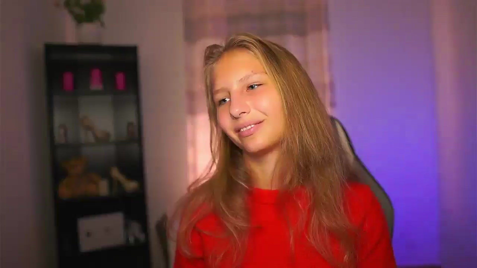 Gallery image thumbnail from Emmie_murray's myfreecams stream on, 09/27/2025, 17:30 image 18 of 20
