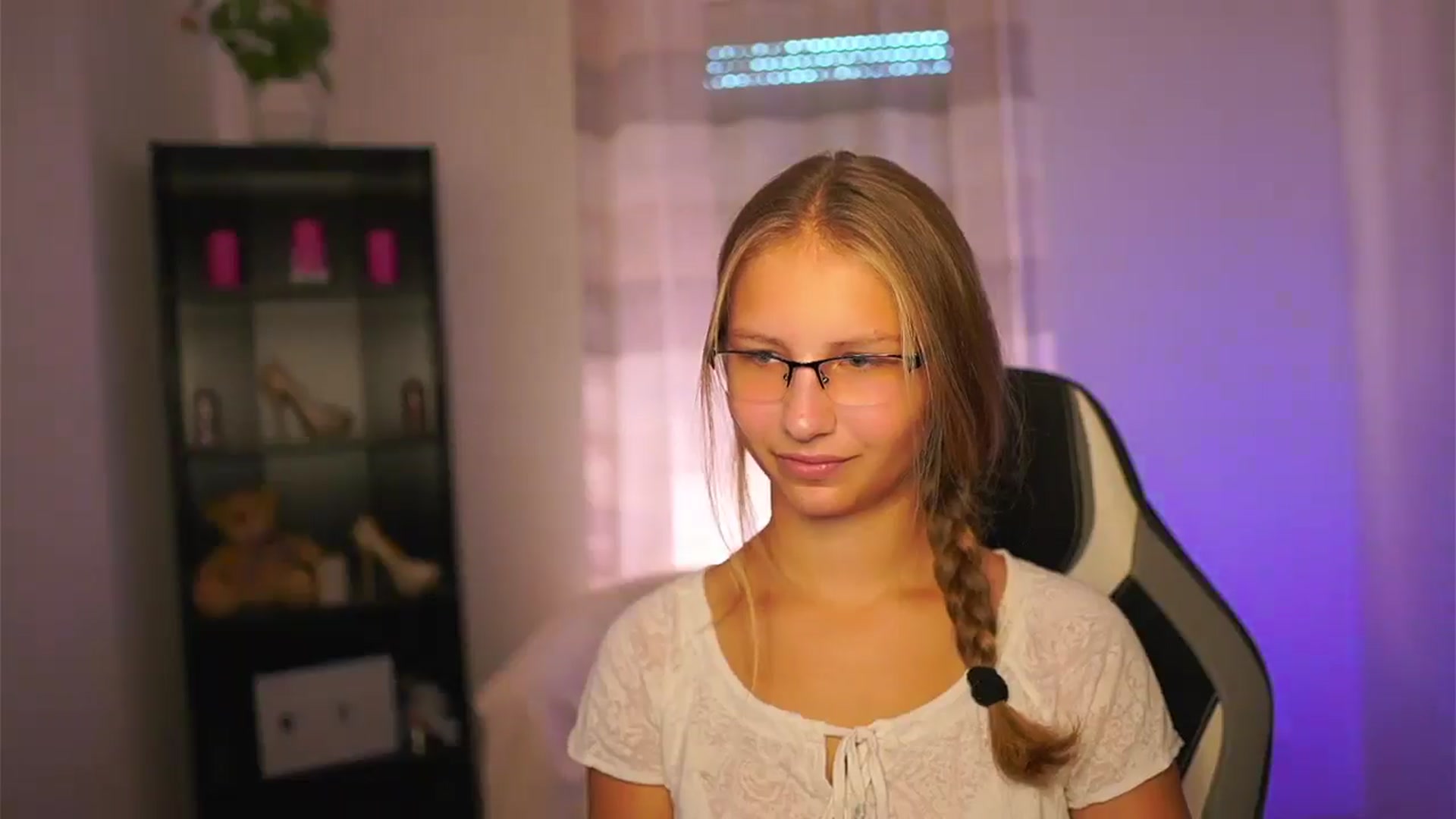 Gallery image thumbnail from Emmie_murray's myfreecams stream on, 09/28/2025, 13:37 image 10 of 20