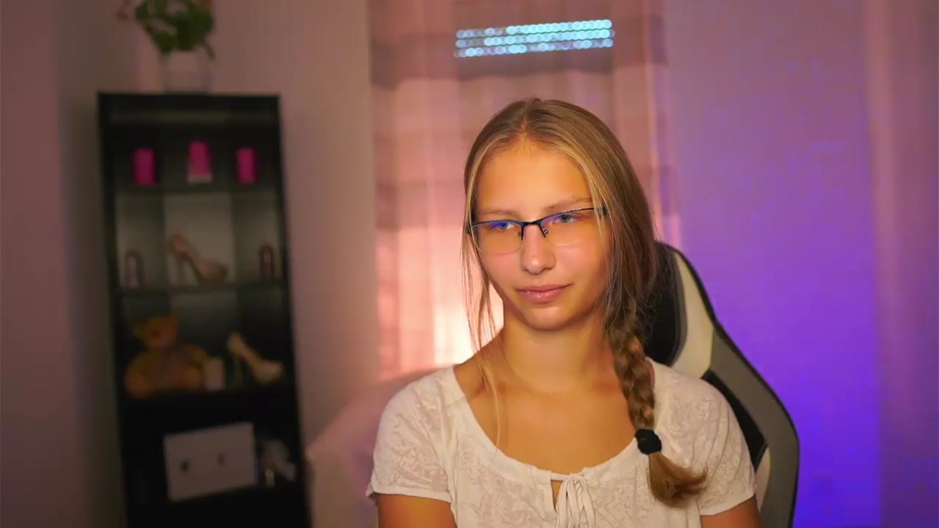 Gallery image thumbnail from Emmie_murray's myfreecams stream on, 09/28/2025, 13:37 image 9 of 20
