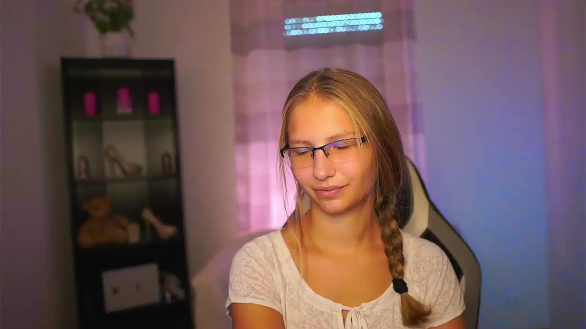 Gallery image thumbnail from Emmie_murray's myfreecams stream on, 09/28/2025, 13:37 image 12 of 20