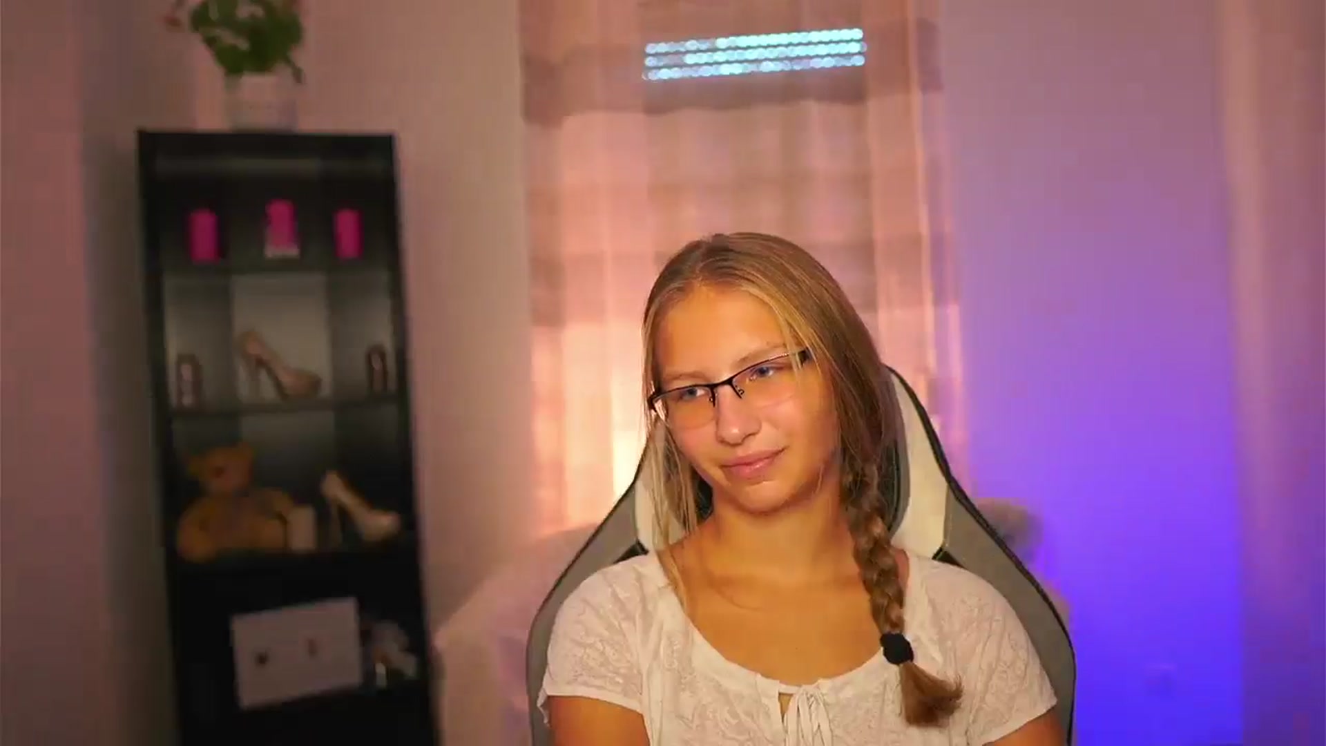 Gallery image thumbnail from Emmie_murray's myfreecams stream on, 09/28/2025, 13:37 image 14 of 20