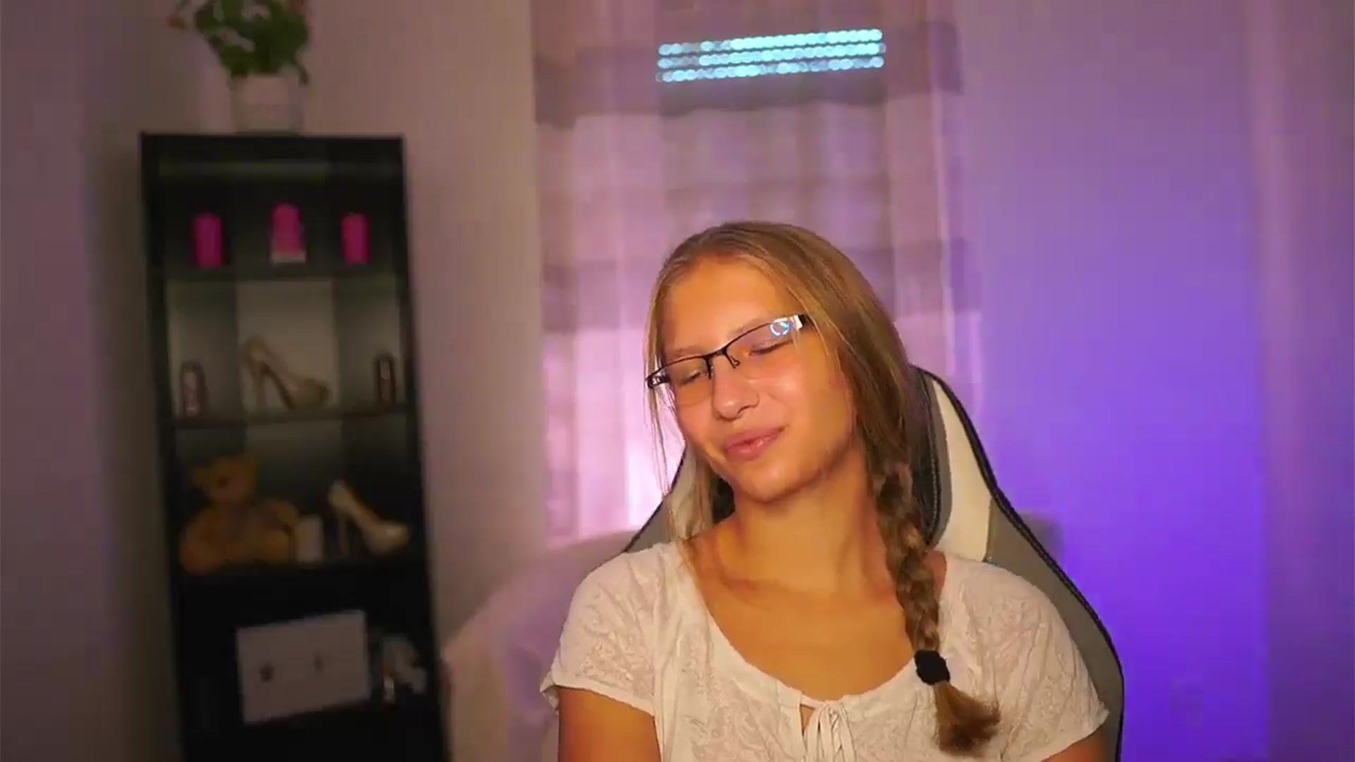 Gallery image thumbnail from Emmie_murray's myfreecams stream on, 09/28/2025, 13:37 image 15 of 20