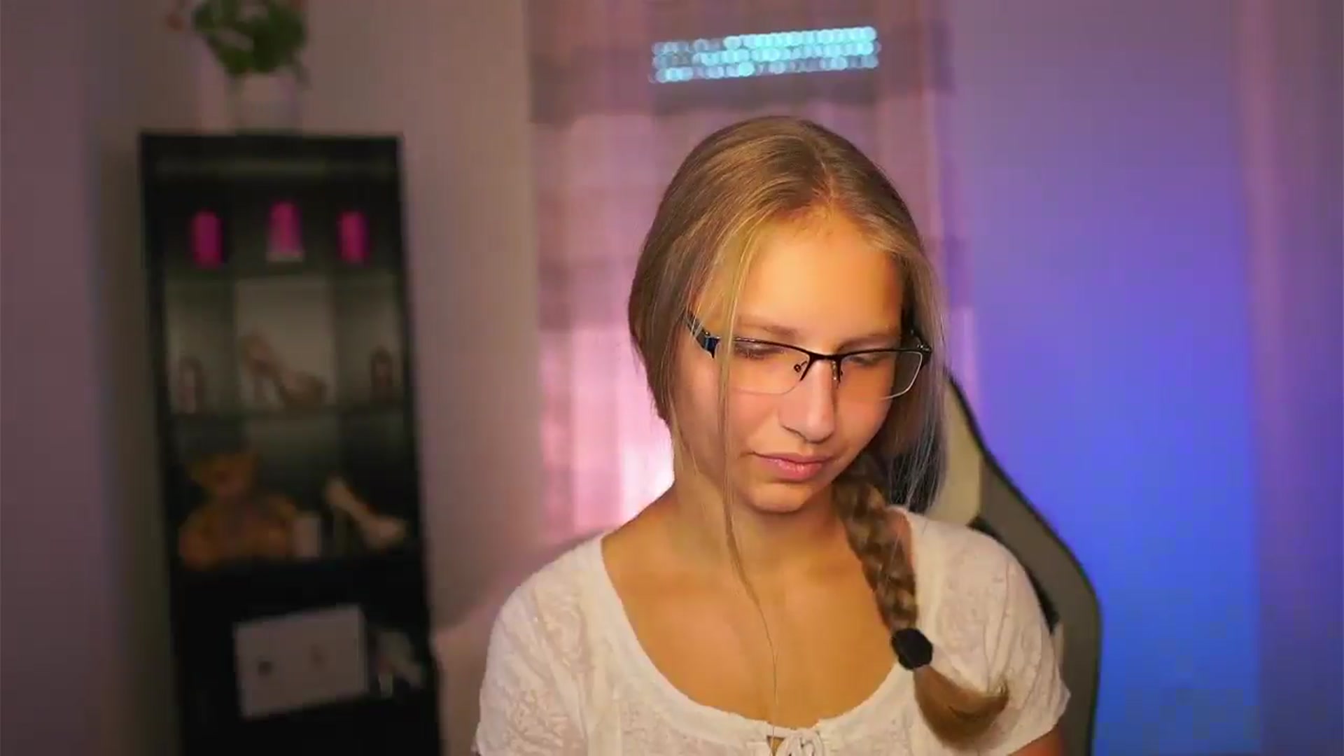 Gallery image thumbnail from Emmie_murray's myfreecams stream on, 09/28/2025, 13:37 image 2 of 20