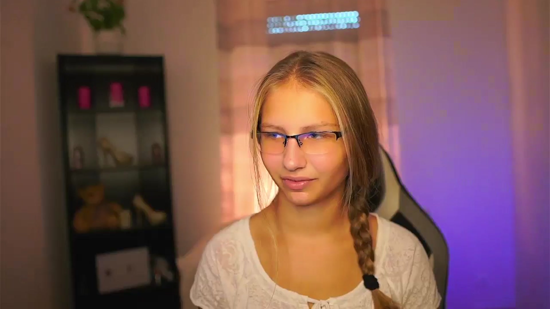 Gallery image thumbnail from Emmie_murray's myfreecams stream on, 09/28/2025, 13:37 image 5 of 20