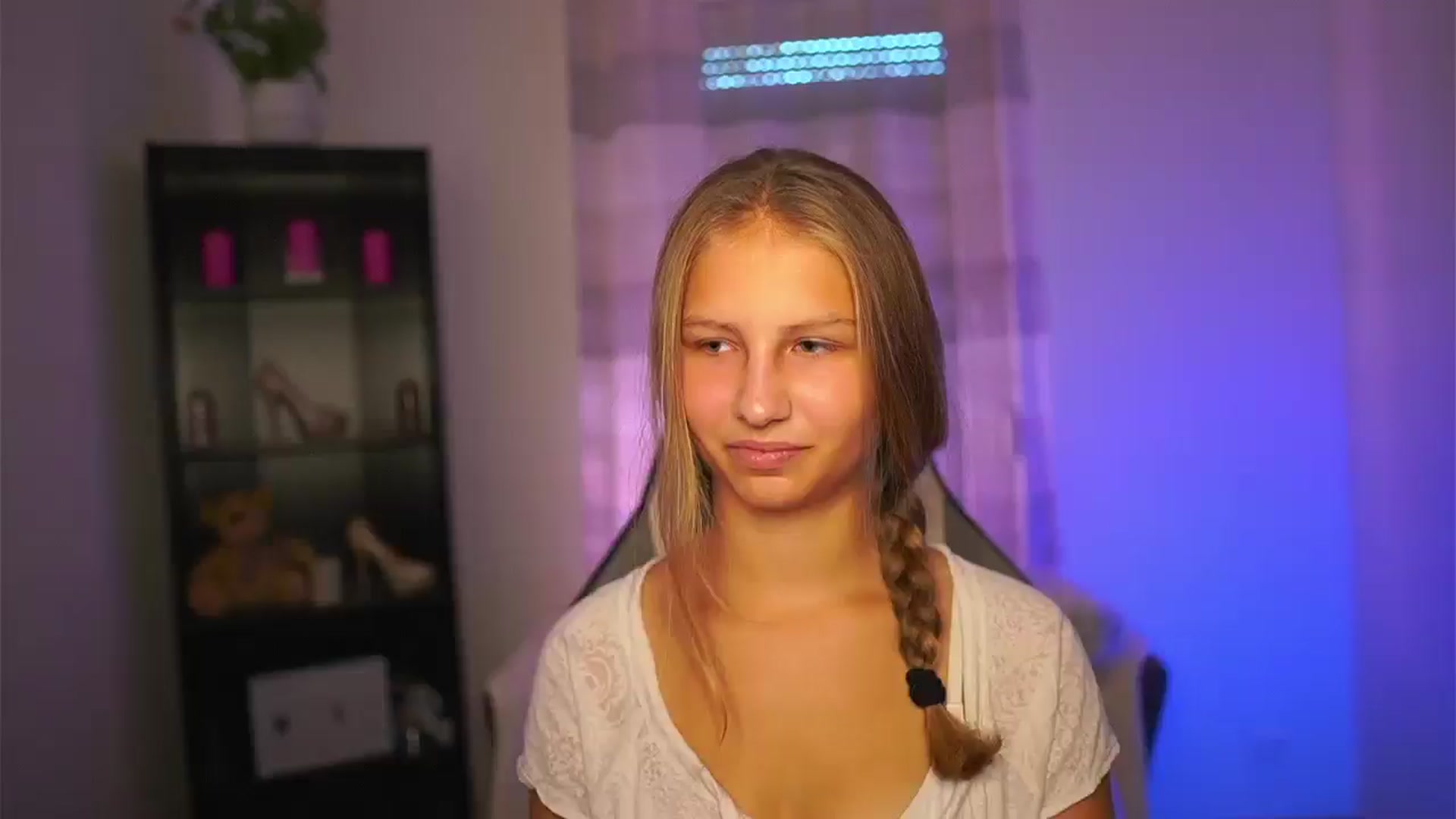 Gallery image thumbnail from Emmie_murray's myfreecams stream on, 09/28/2025, 14:06 image 2 of 20