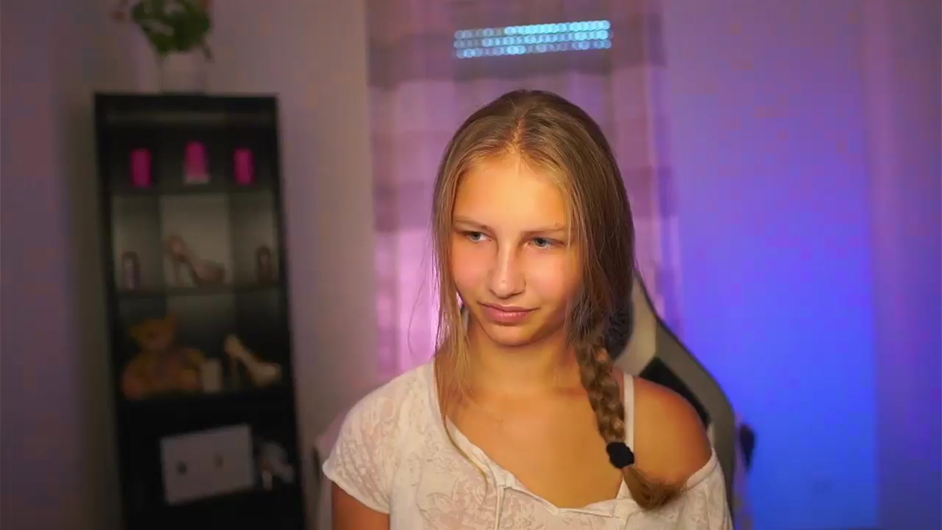 Gallery image thumbnail from Emmie_murray's myfreecams stream on, 09/28/2025, 14:06 image 20 of 20