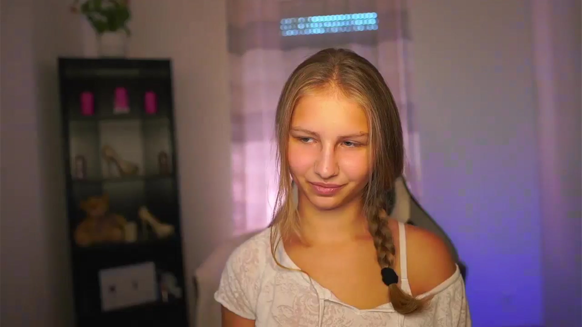 Gallery image thumbnail from Emmie_murray's myfreecams stream on, 09/28/2025, 14:06 image 13 of 20