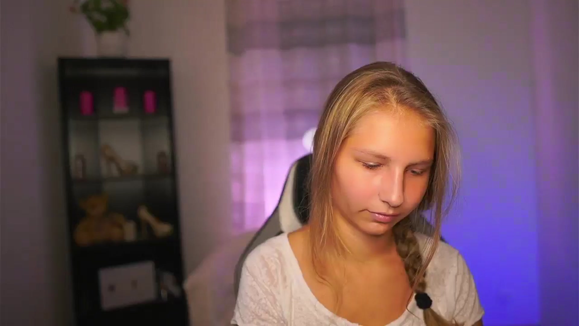 Gallery image thumbnail from Emmie_murray's myfreecams stream on, 09/28/2025, 17:13 image 4 of 20