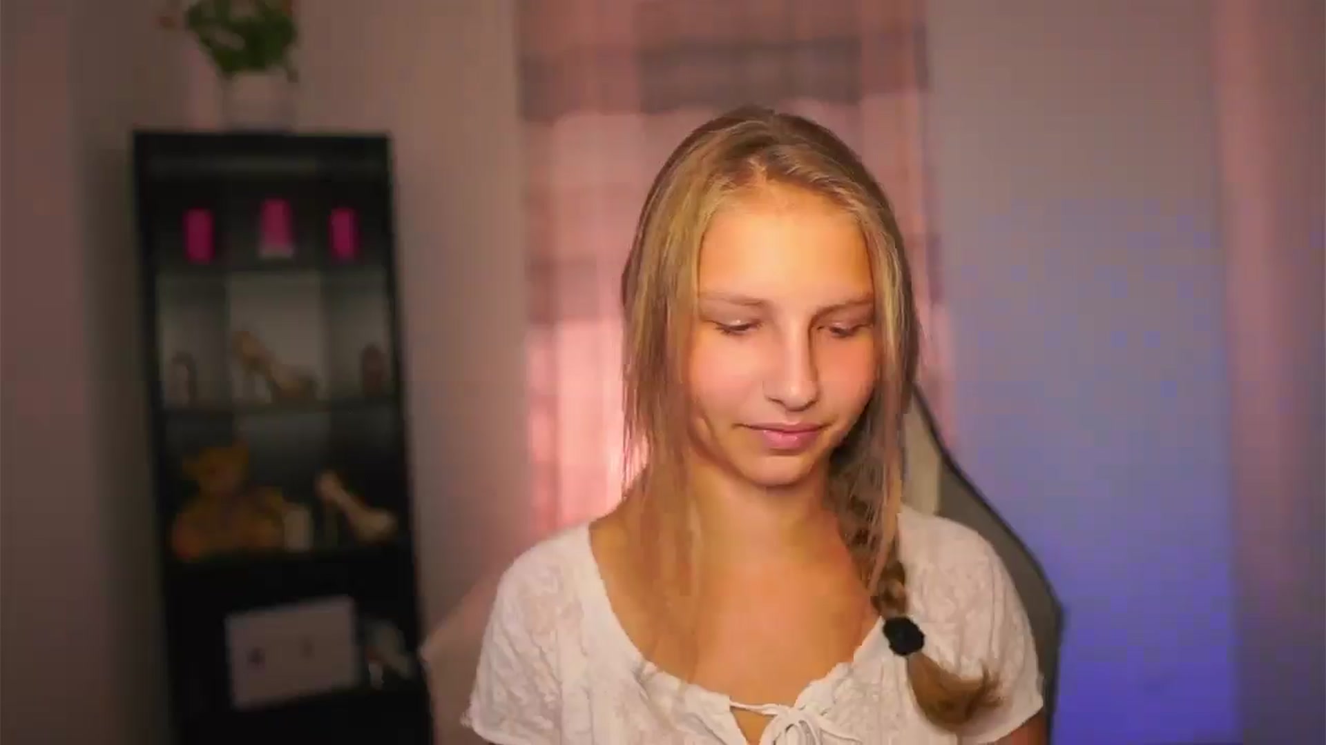 Gallery image thumbnail from Emmie_murray's myfreecams stream on, 09/28/2025, 17:13 image 14 of 20