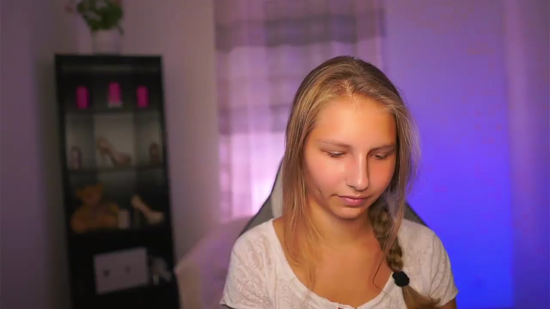 Gallery image thumbnail from Emmie_murray's myfreecams stream on, 09/28/2025, 17:13 image 1 of 20