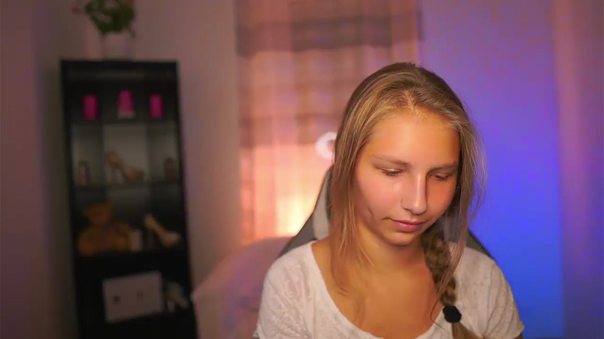 Gallery image thumbnail from Emmie_murray's myfreecams stream on, 09/28/2025, 17:13 image 2 of 20
